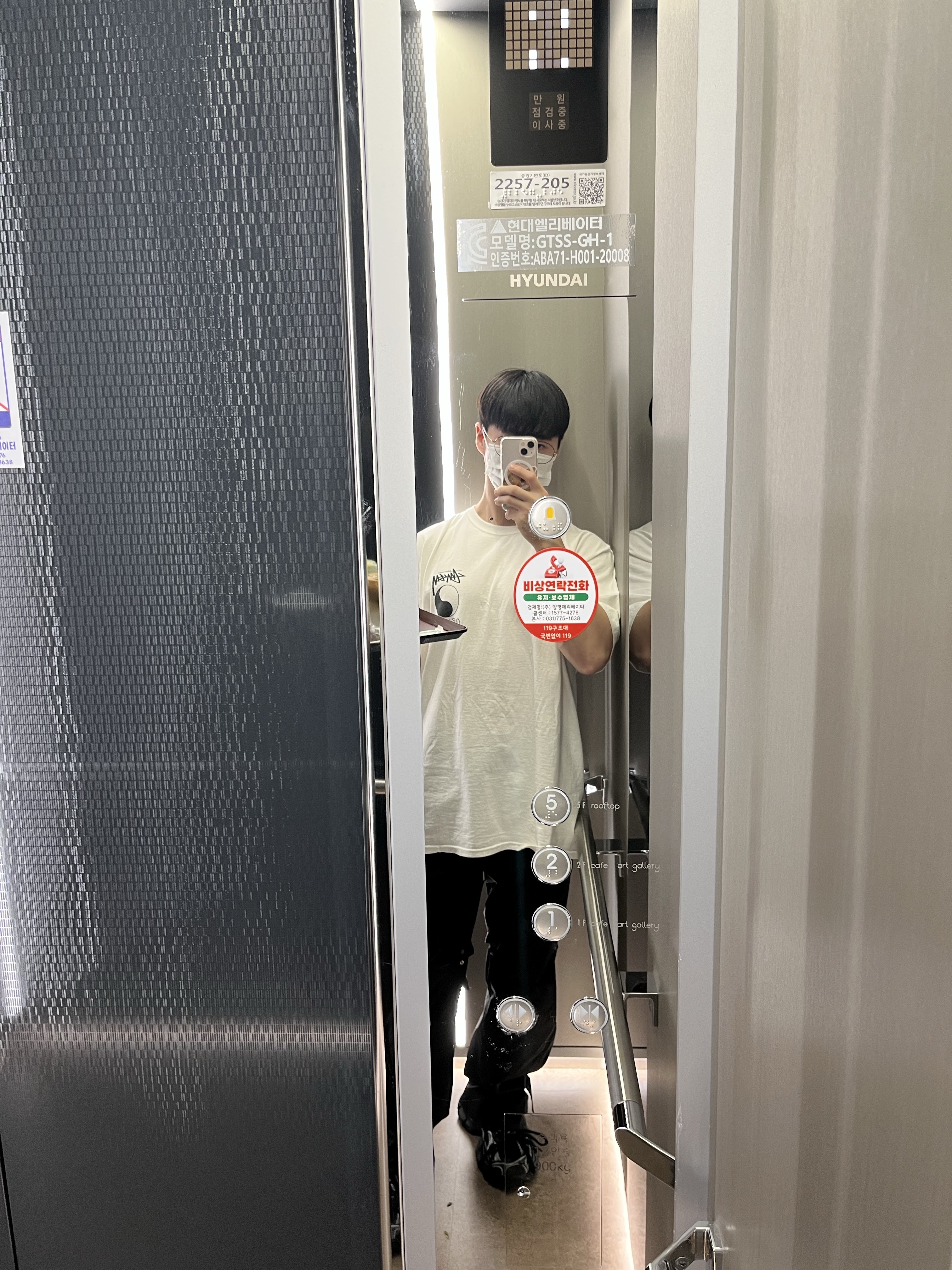 Stussy x Our Legacy Frame Pigment Dyed T-Shirt Natural, Balenciaga 3XL Sneakers Black White 착용 스타일