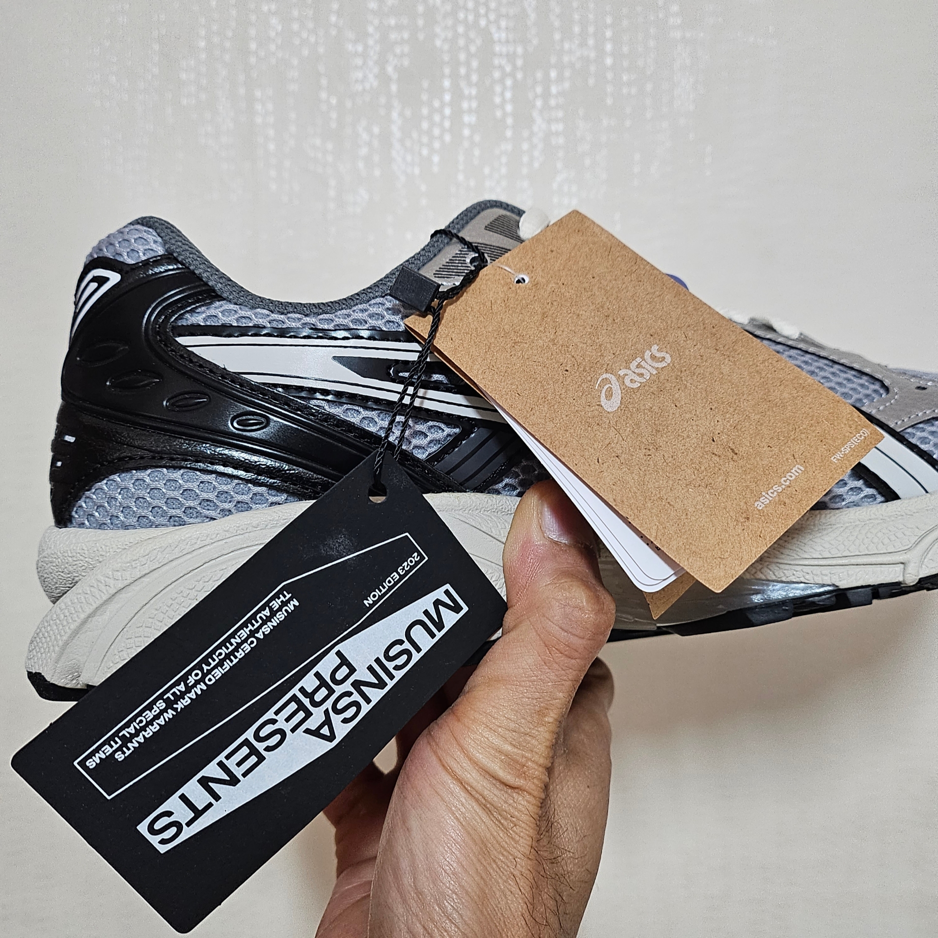 Asics Gel-Kayano 14 Black Glacier Grey 착용 스타일 - 5
