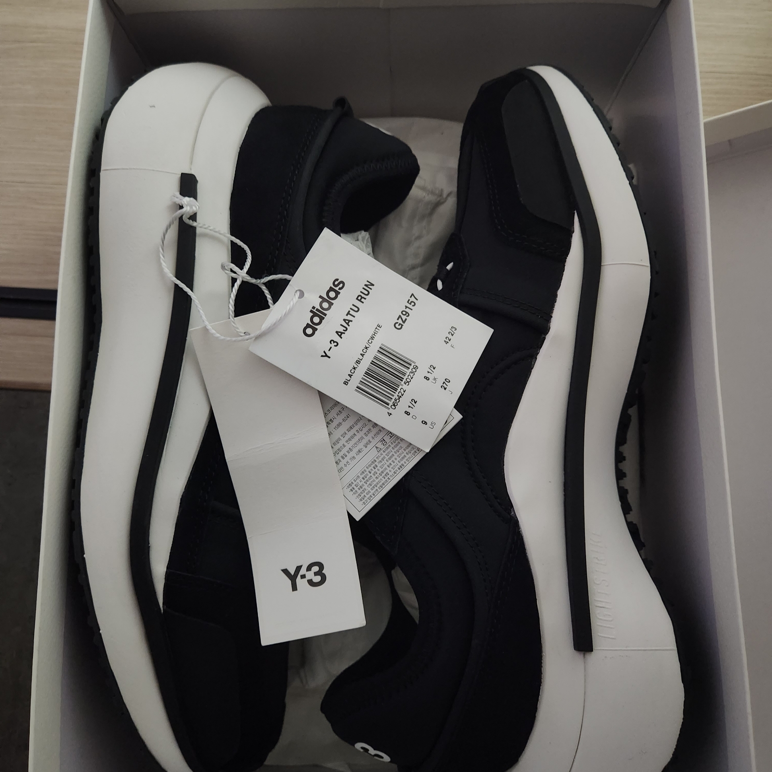 Y-3 Ajatu Run Black White 착용 스타일 - 1
