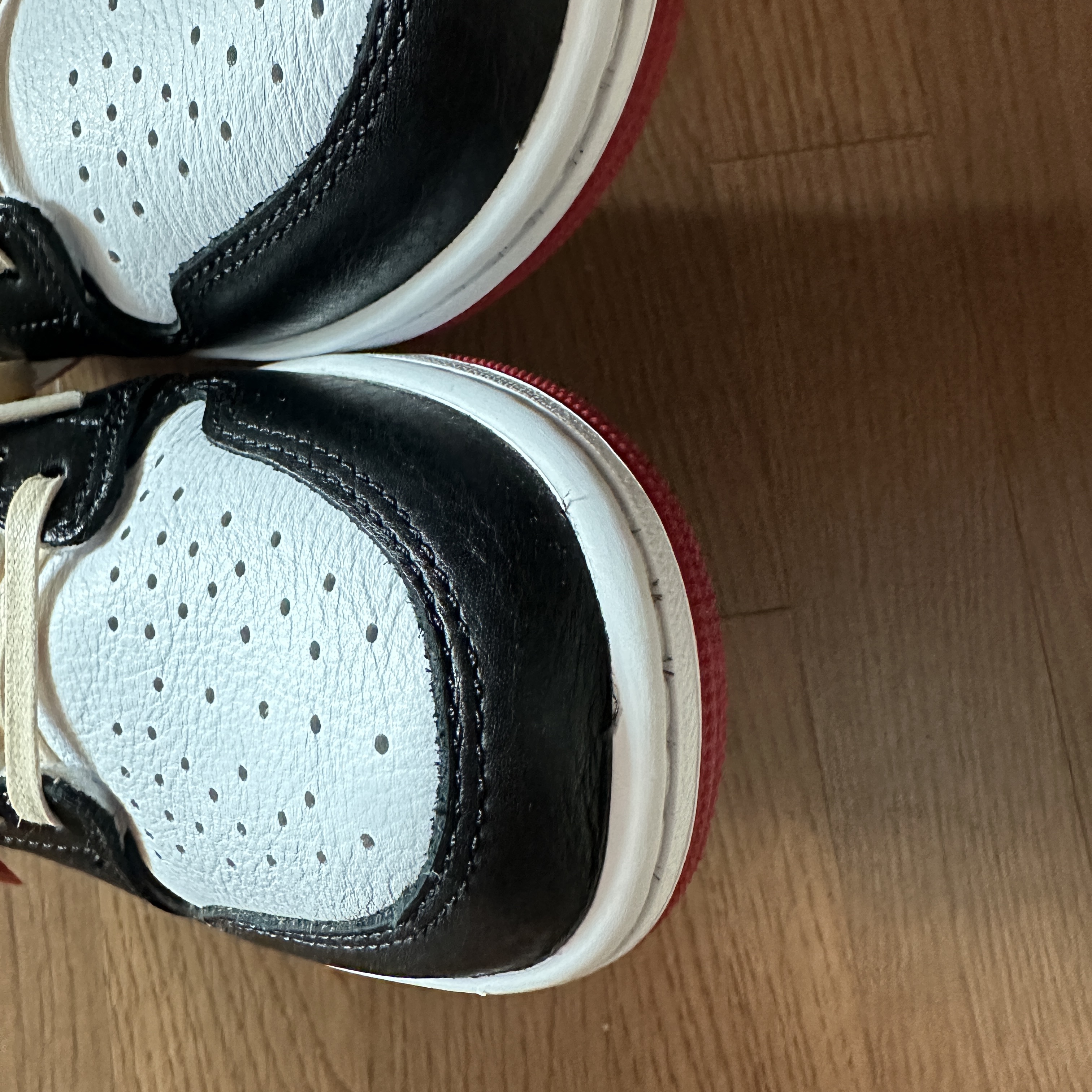 Jordan 1 Retro Low OG Black Toe 착용 스타일 - 2