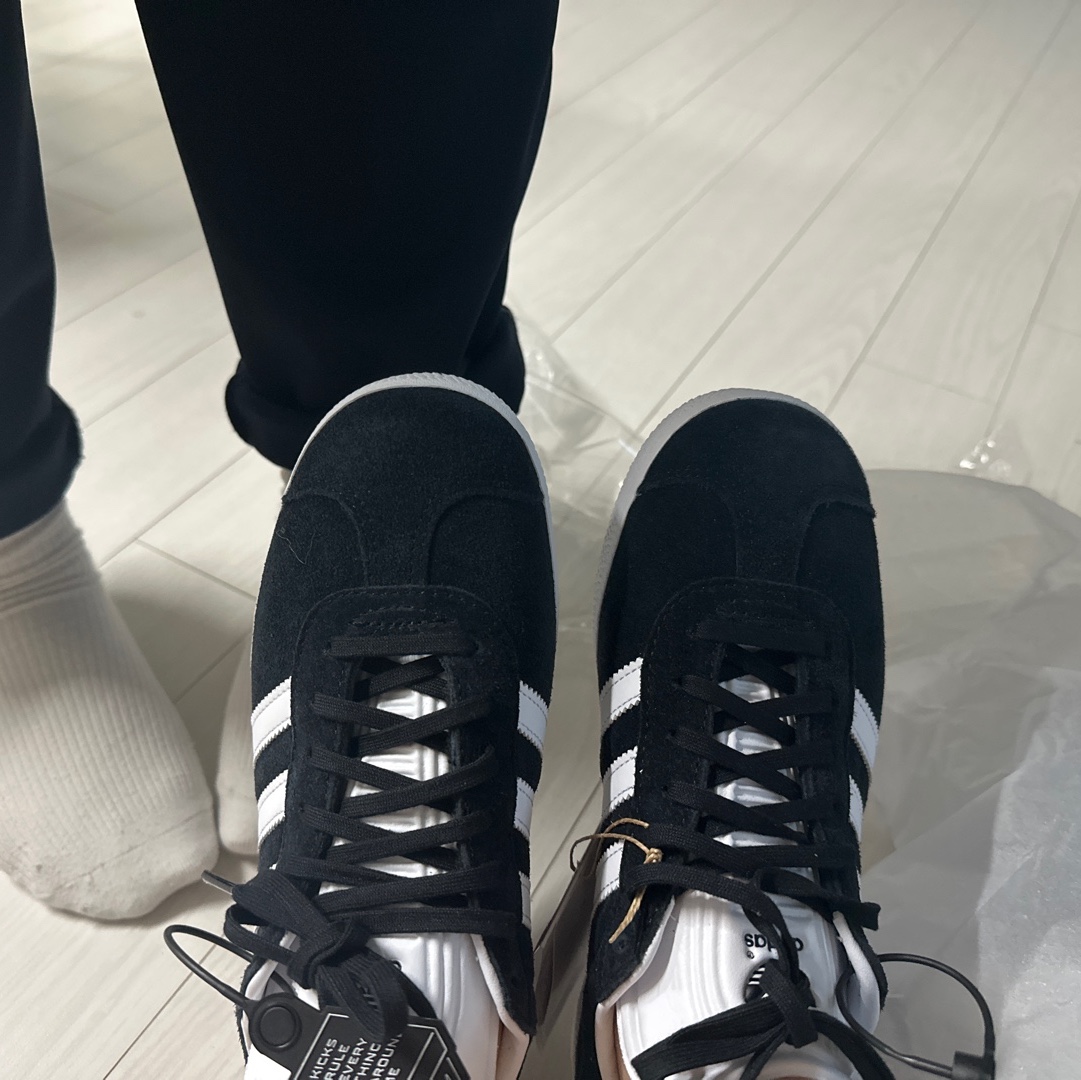 Adidas Gazelle Core Black White 착용 스타일