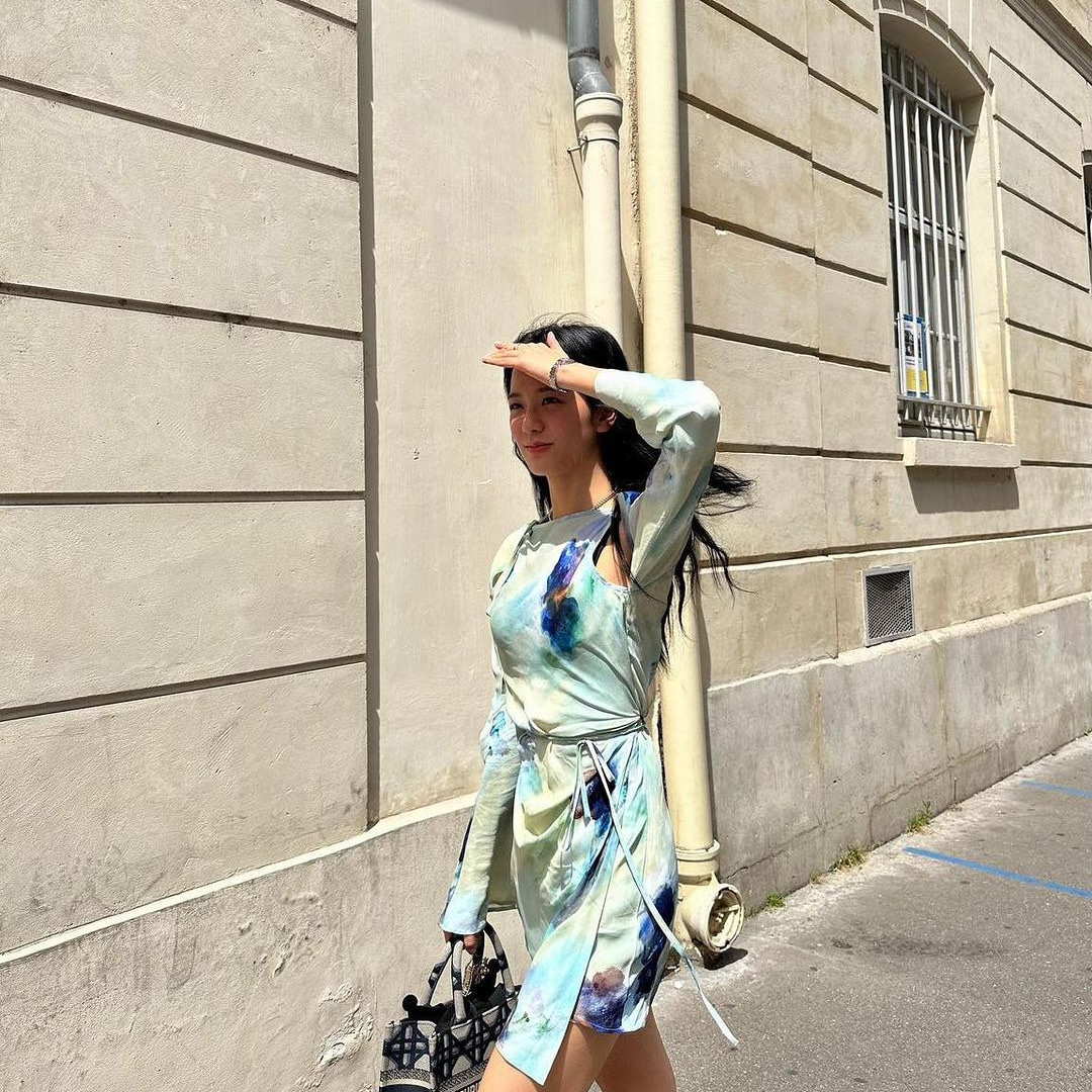 (W) Acne Studios Printed Wrap Dress Blue, (W) Acne Studios Printed Blouse Dress Light Blue 착용 스타일 - 2