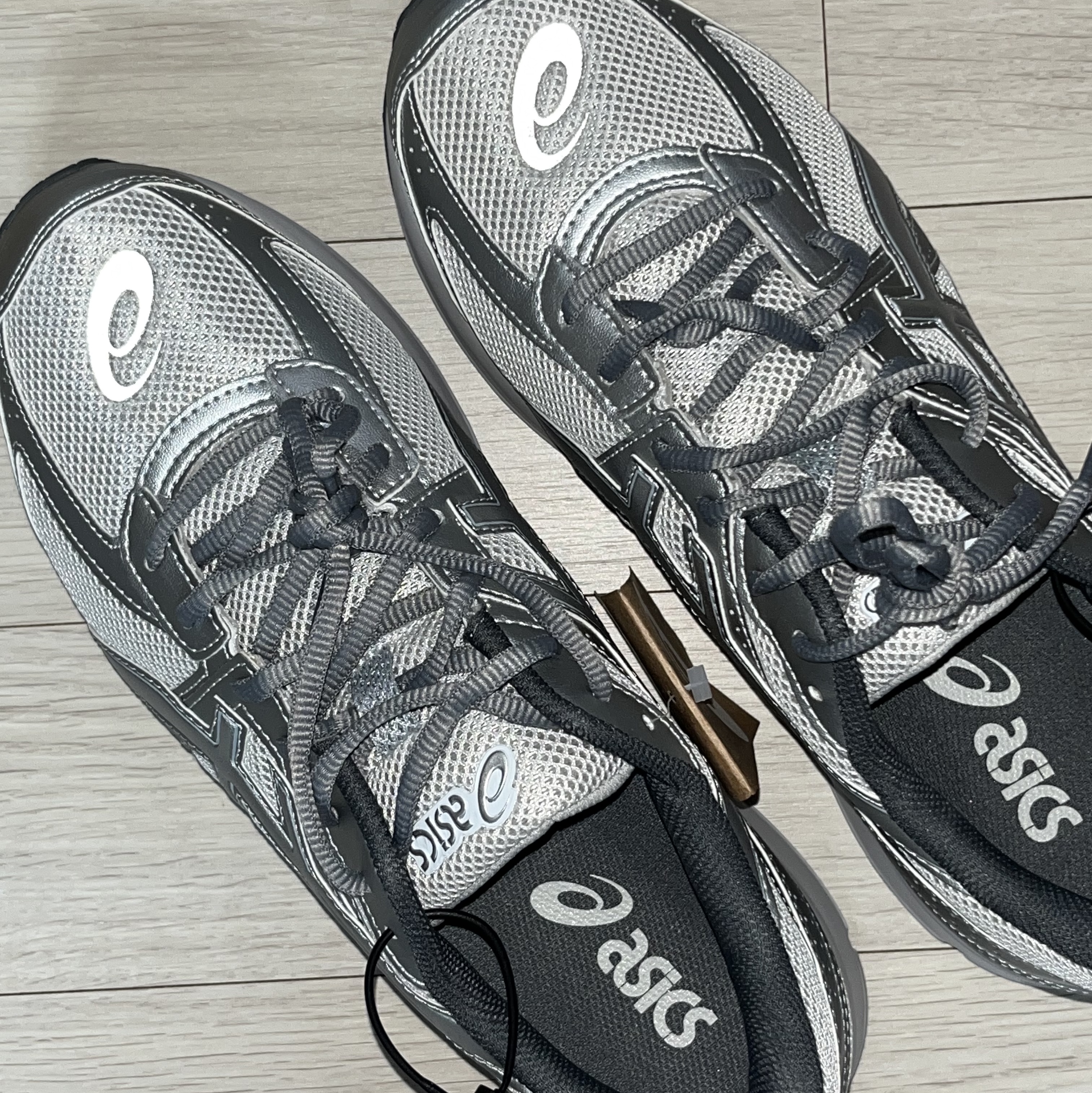 Asics Jog 100 S SMU Glacier Grey Pure Silver - 2E Wide 착용 스타일