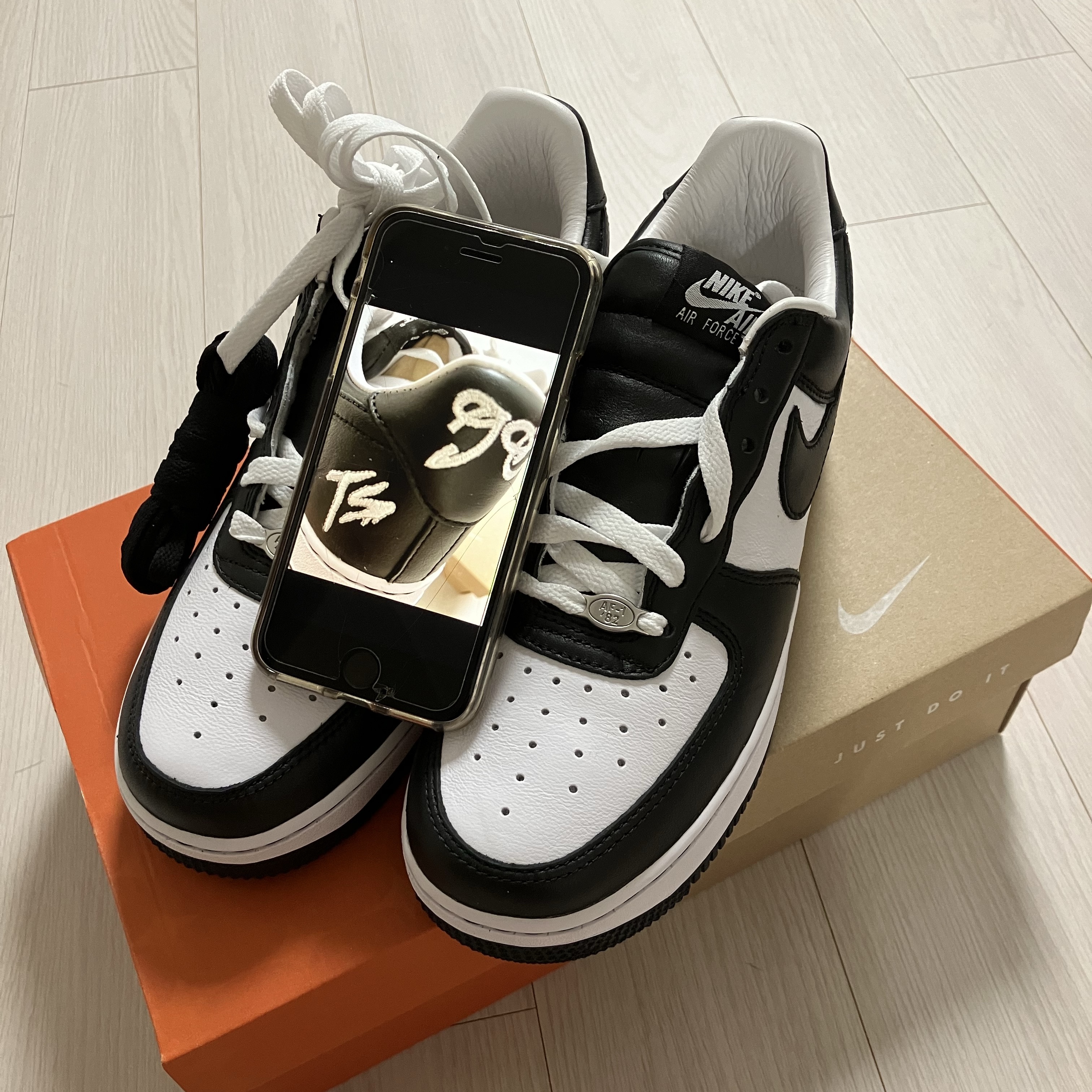 Nike x Terror Squad Air Force 1 Low QS Blackout 착용 스타일