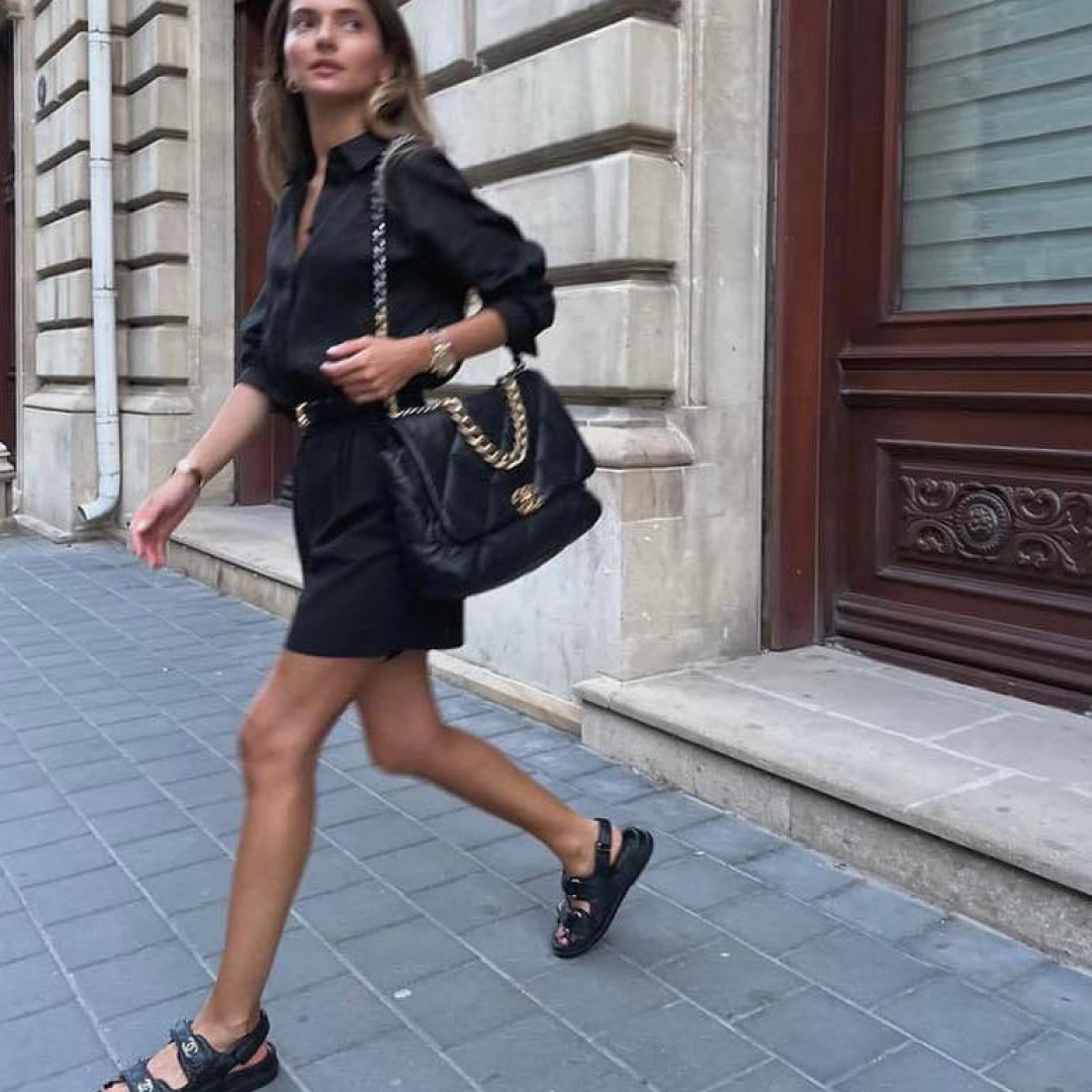 (W) Chanel Sandals Grained Calfskin & Black 착용 스타일 - 2