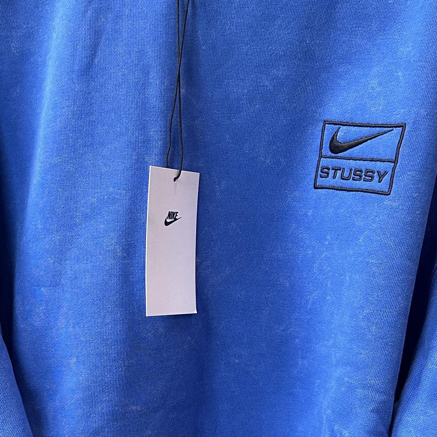 Nike x Stussy NRG Acid Washed Crewneck Game Royal (DR4024-480) 착용 스타일 - 1