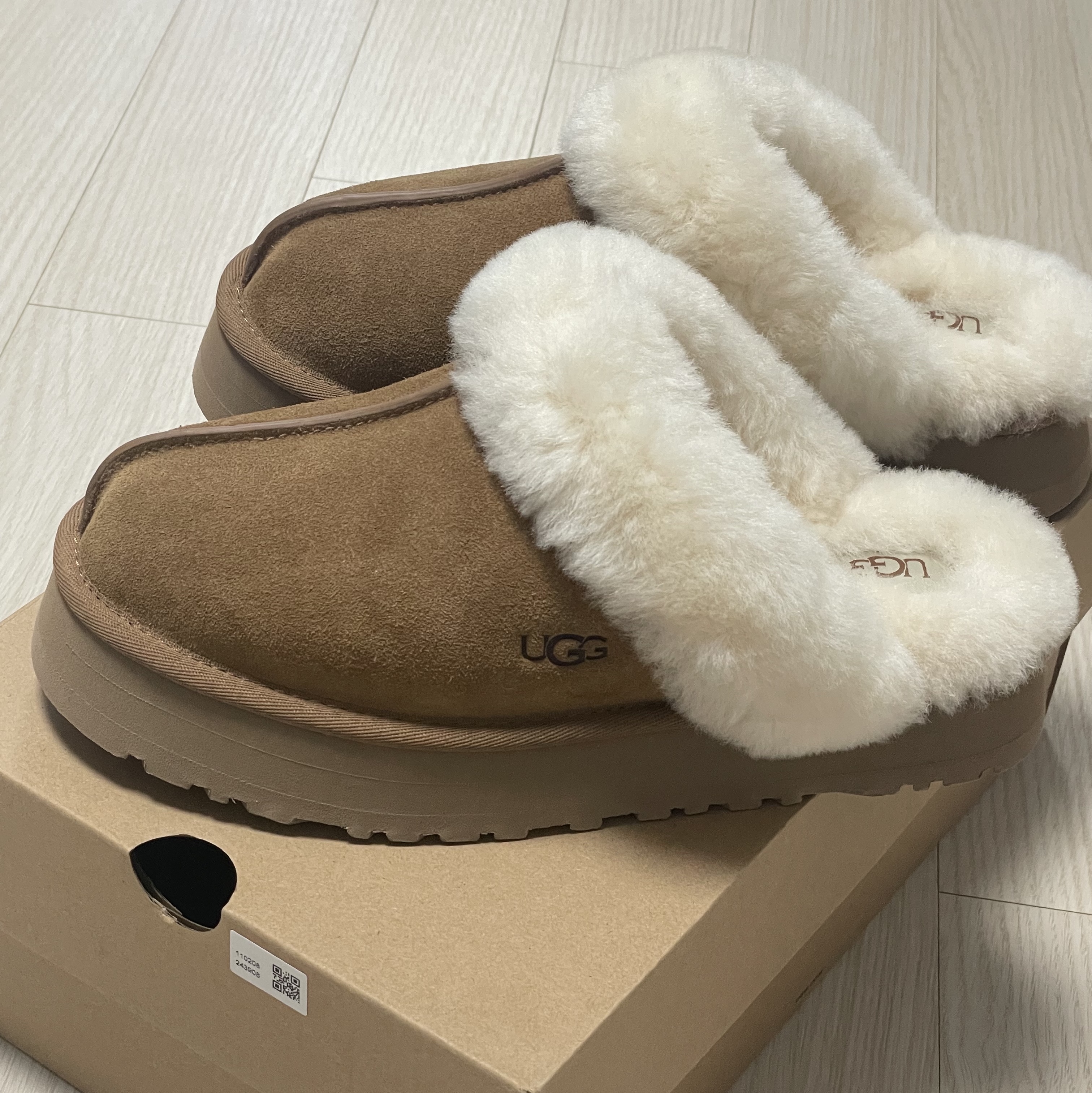 (W) UGG Disquette Slipper Chestnut 착용 스타일