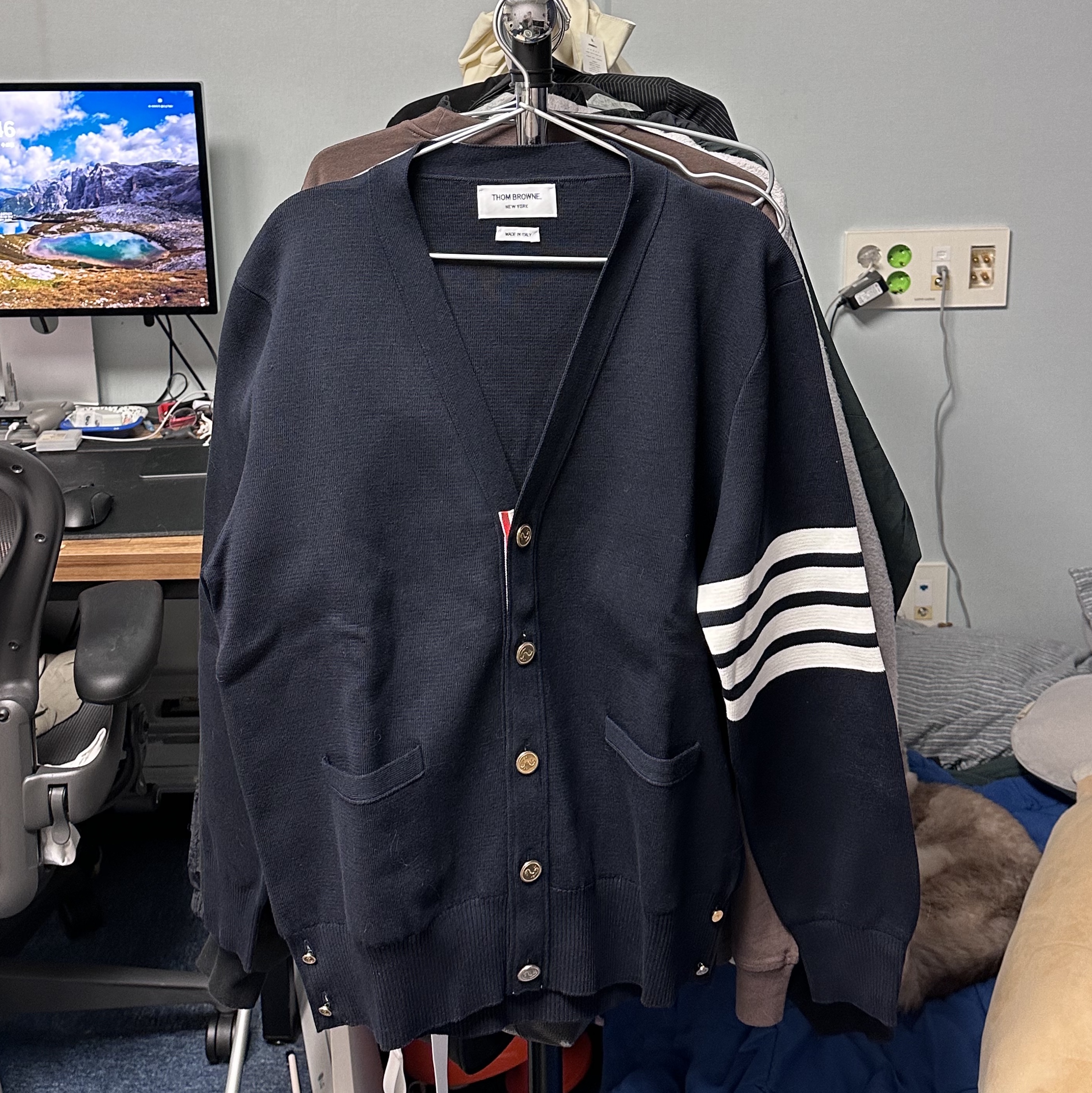 Thom Browne Milano Stitch 4-Bar Cardigan Navy 착용 스타일