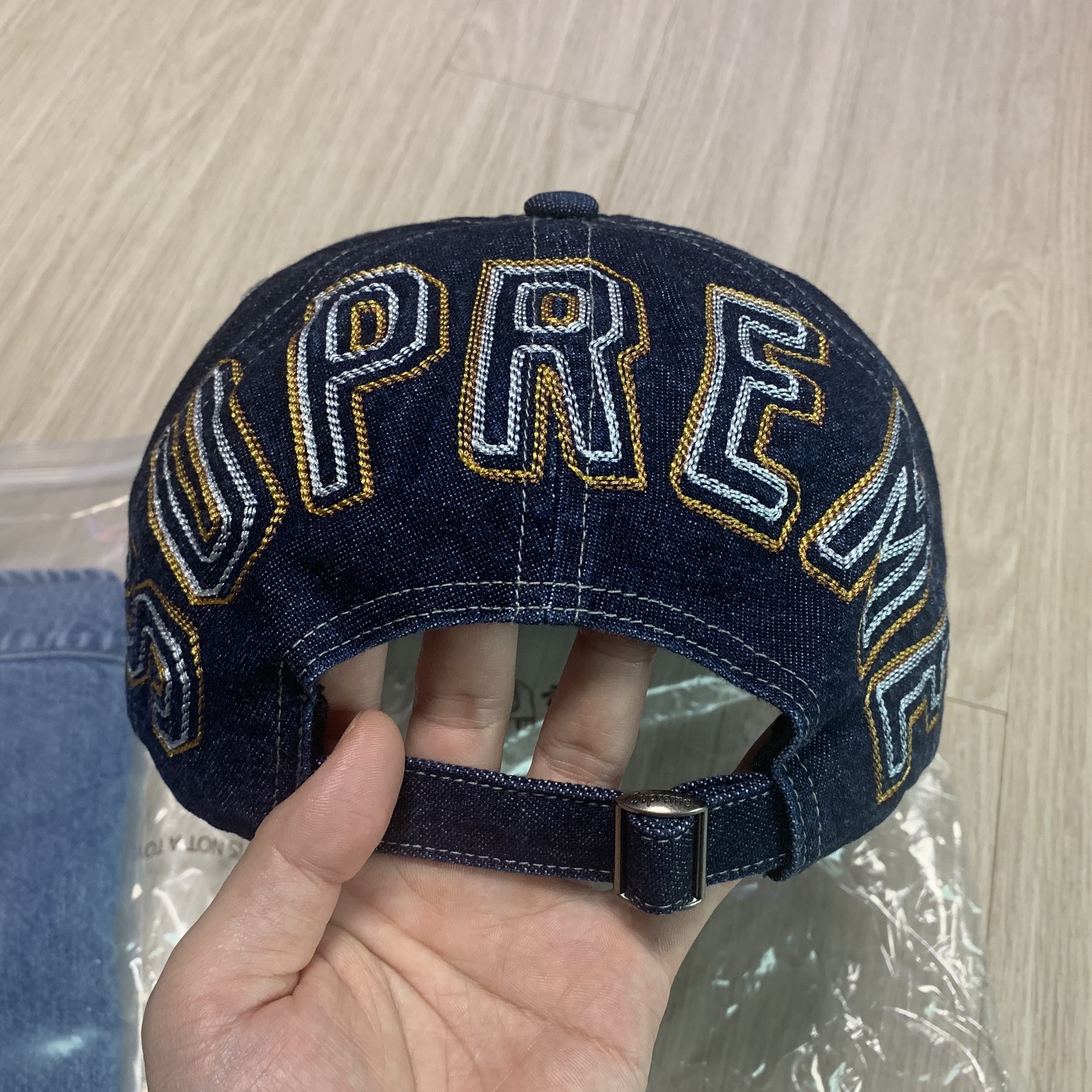 Supreme Back Arc 6-Panel Denim - 23FW 착용 스타일