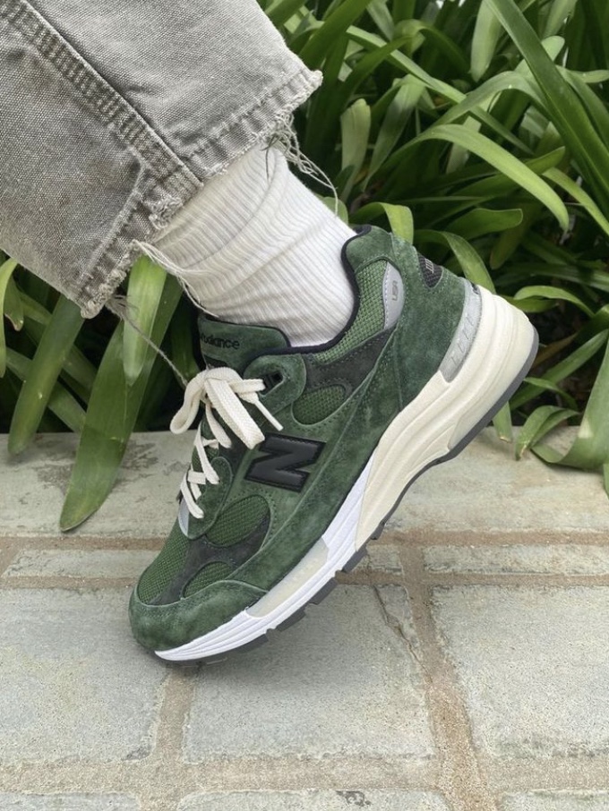 New Balance x JJJJound 992 Made in USA Mossy Green 착용 스타일 - 4