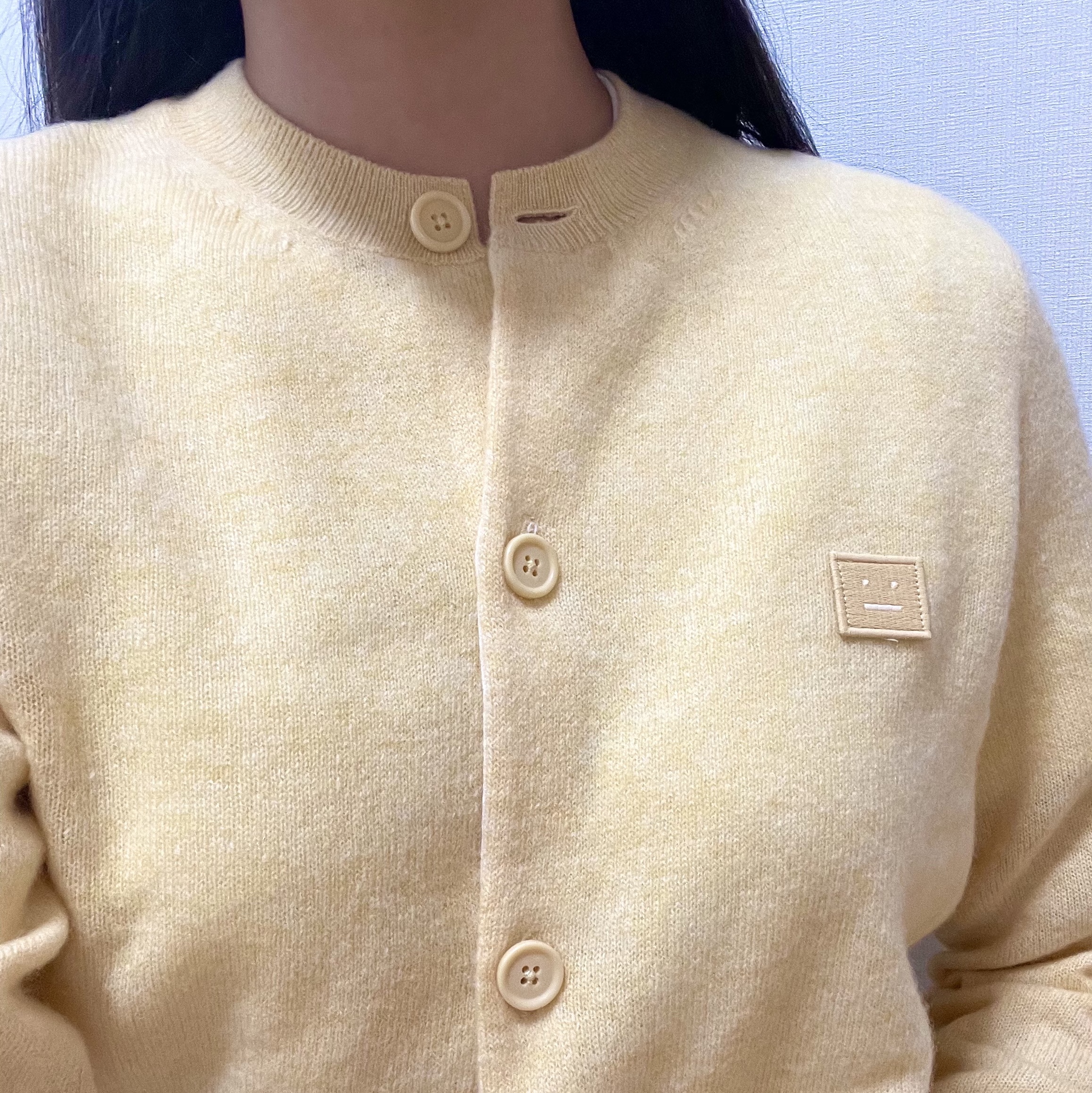 (W) Acne Studios Keva Face Crewneck Cardigan Light Yellow Mealange 착용 스타일