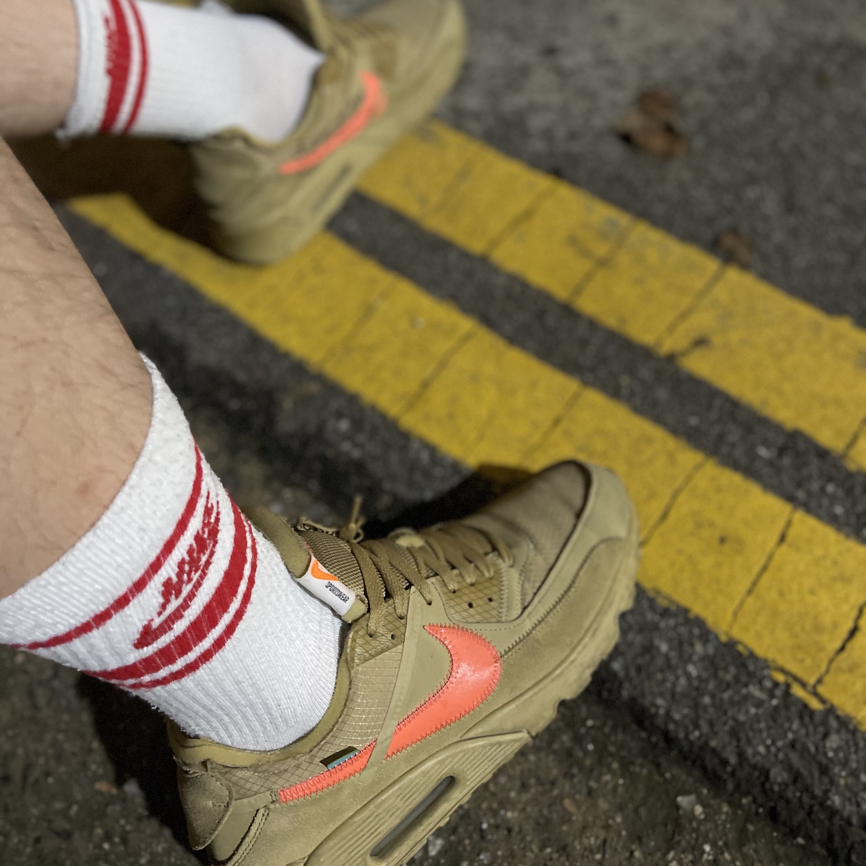 Nike x Off-White Air Max 90 V2 Desert Ore 착용 스타일 - 3