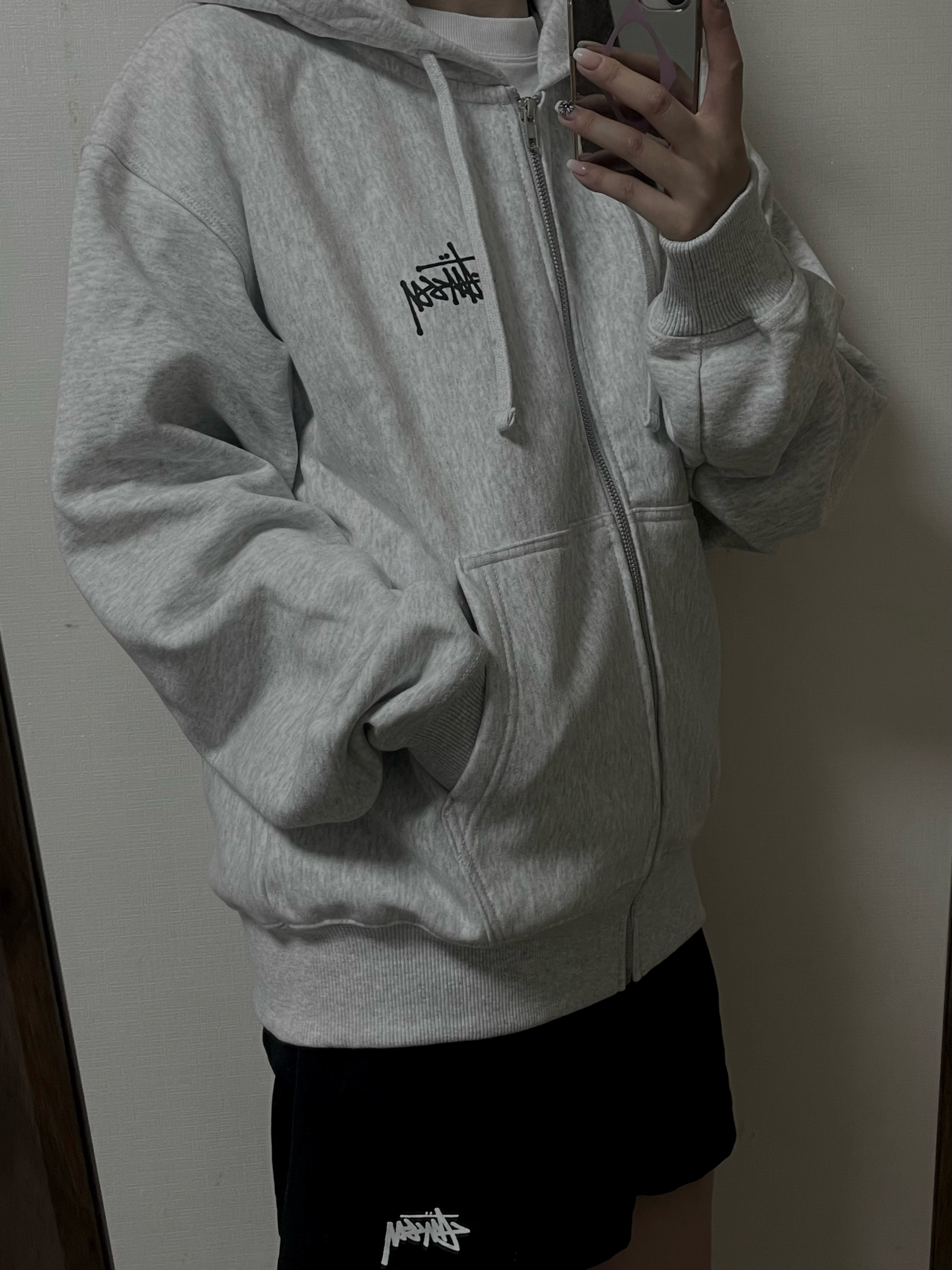 Stussy Basic Stussy Zip Hoodie Ash Heather 2023, Stussy Stock Water Shorts Black 착용 스타일 - 2