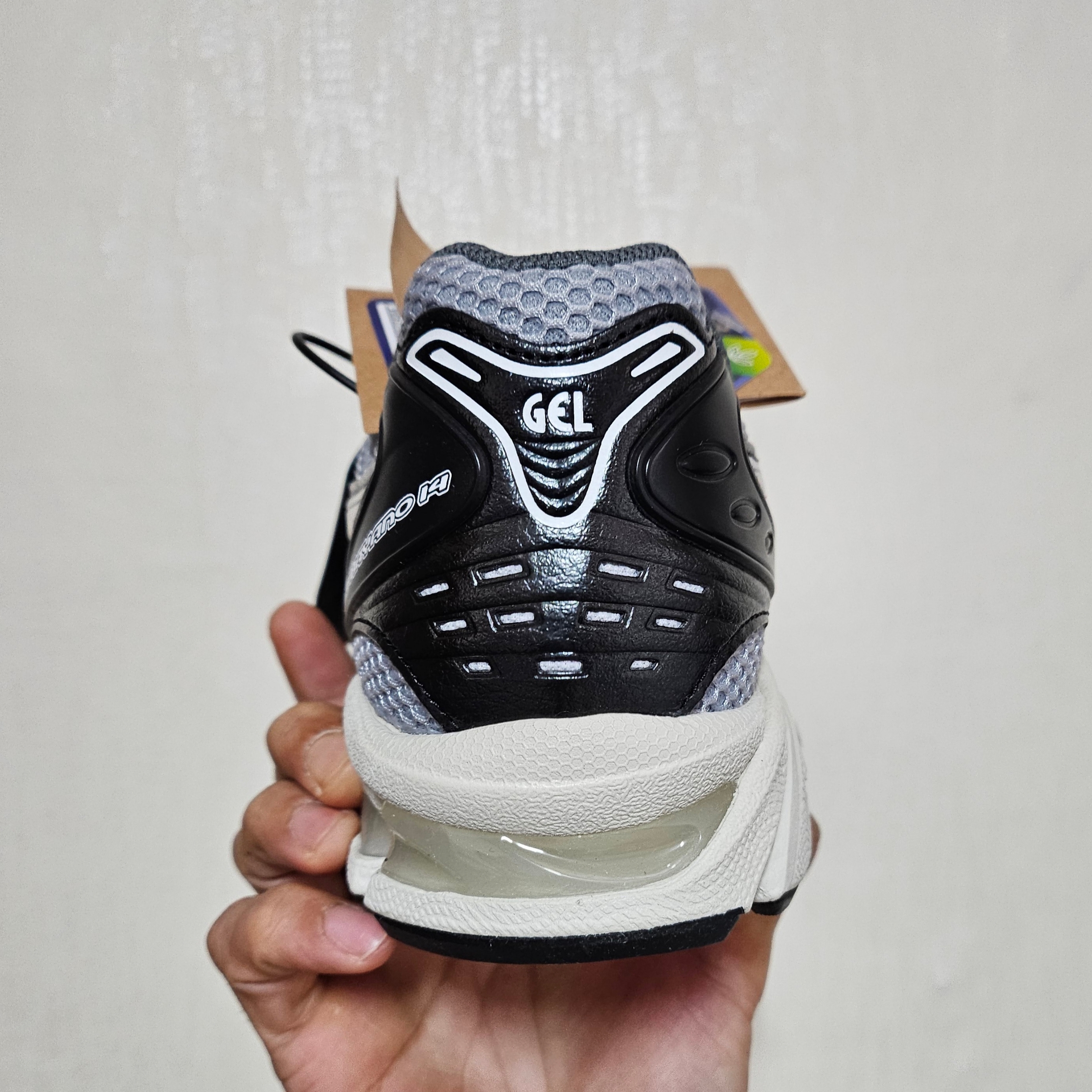Asics Gel-Kayano 14 Black Glacier Grey 착용 스타일 - 4