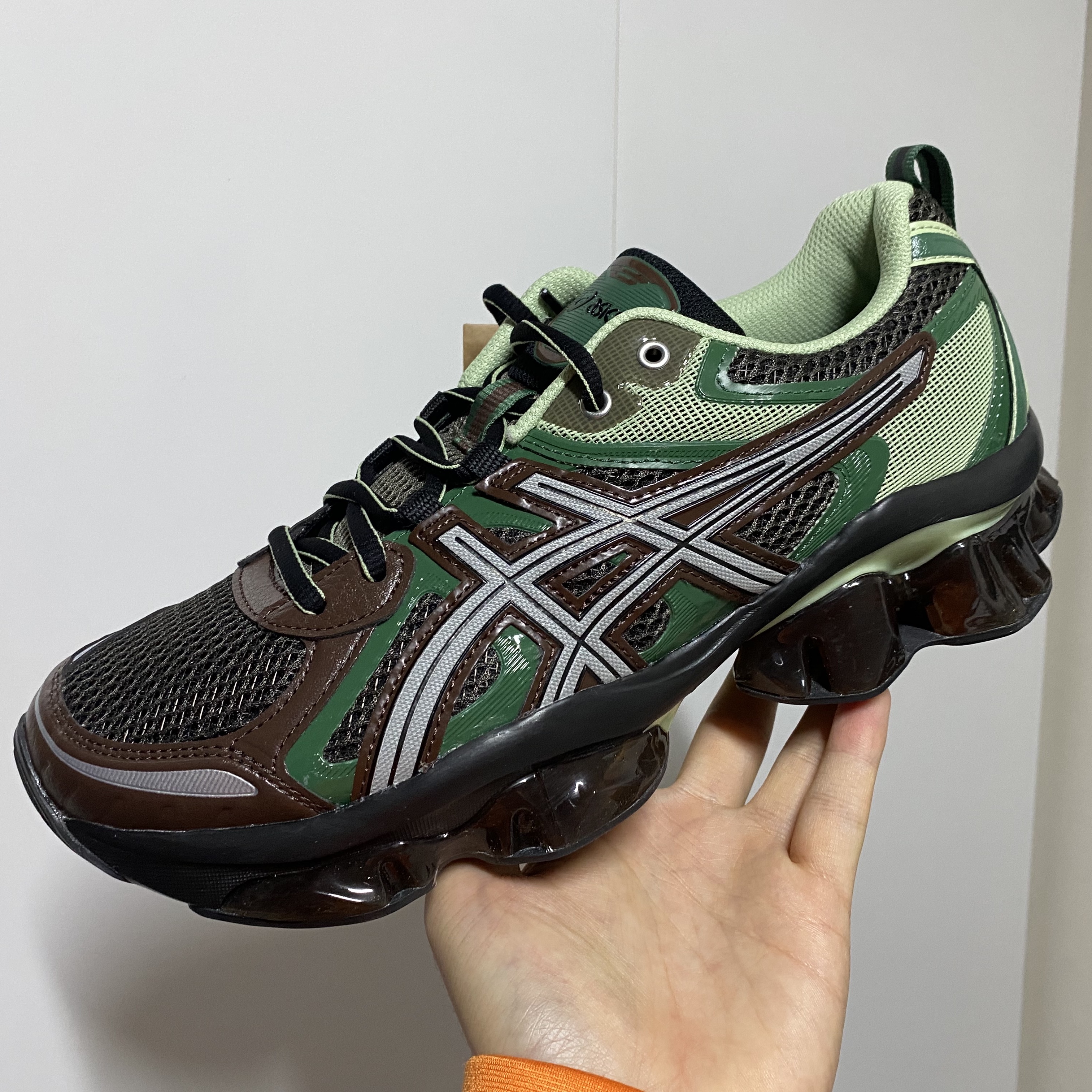 Asics Gel-Quantum Kinetic Dark Sepia Shamrock Green 착용 스타일