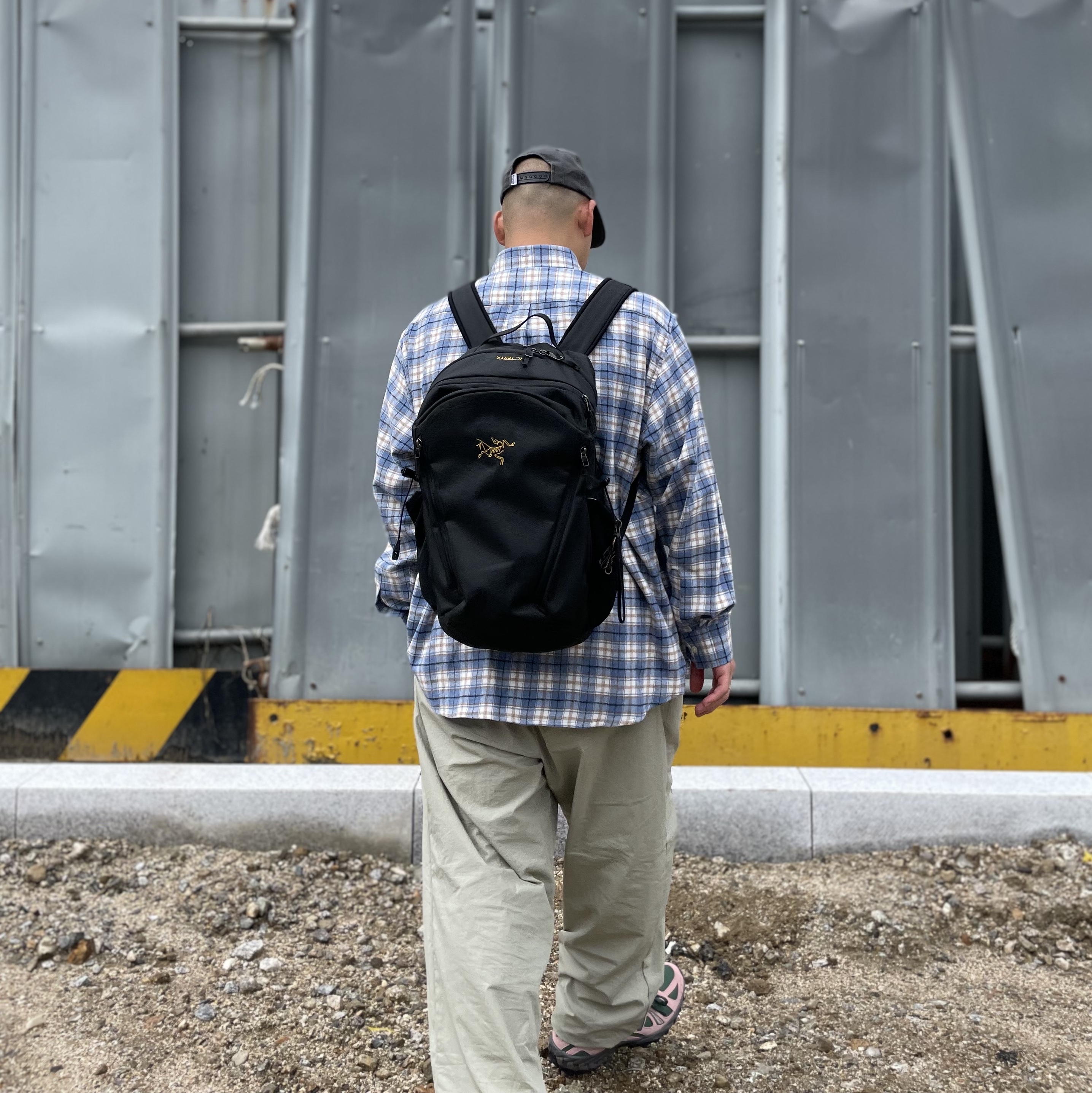 Arc'teryx Mantis 26 Backpack Black 착용 스타일 - 1