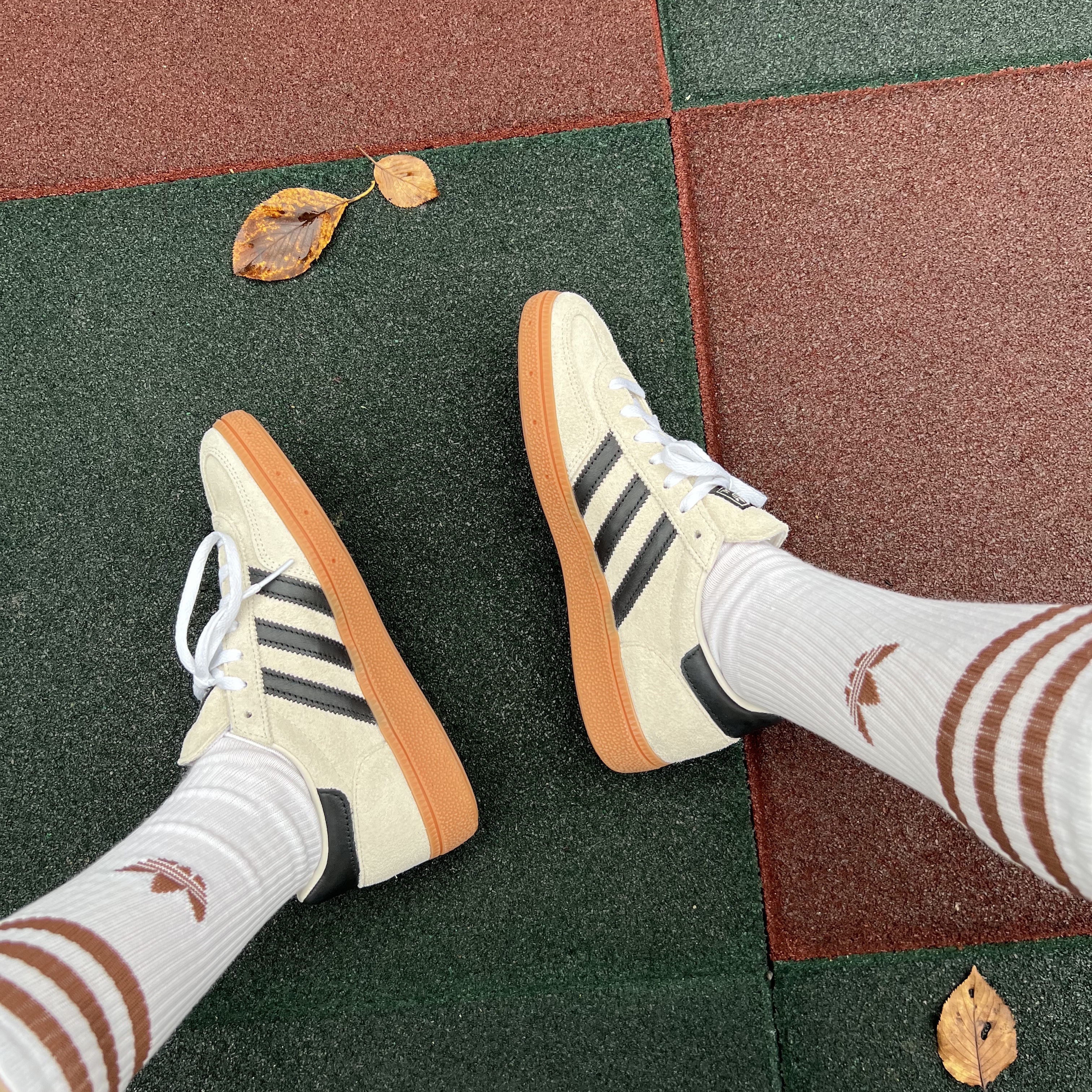 (W) Adidas Spezial Handball Aluminium Core Black 착용 스타일 - 1