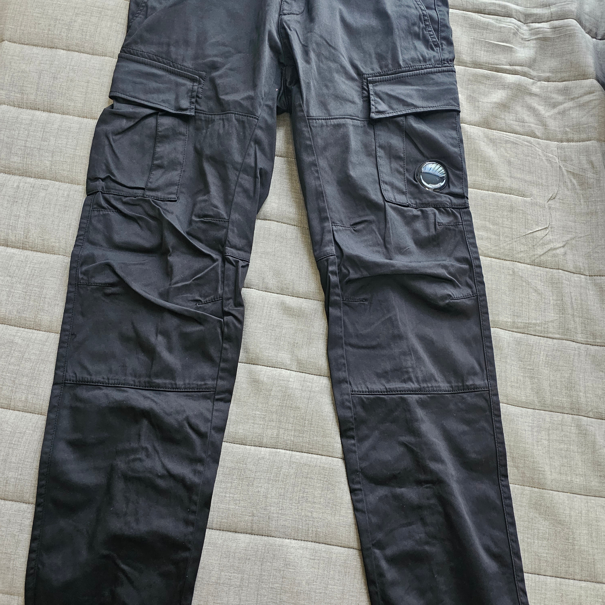 C.P. Company Stretch Sateen Lens Cargo Pants Black - 23SS 착용 스타일
