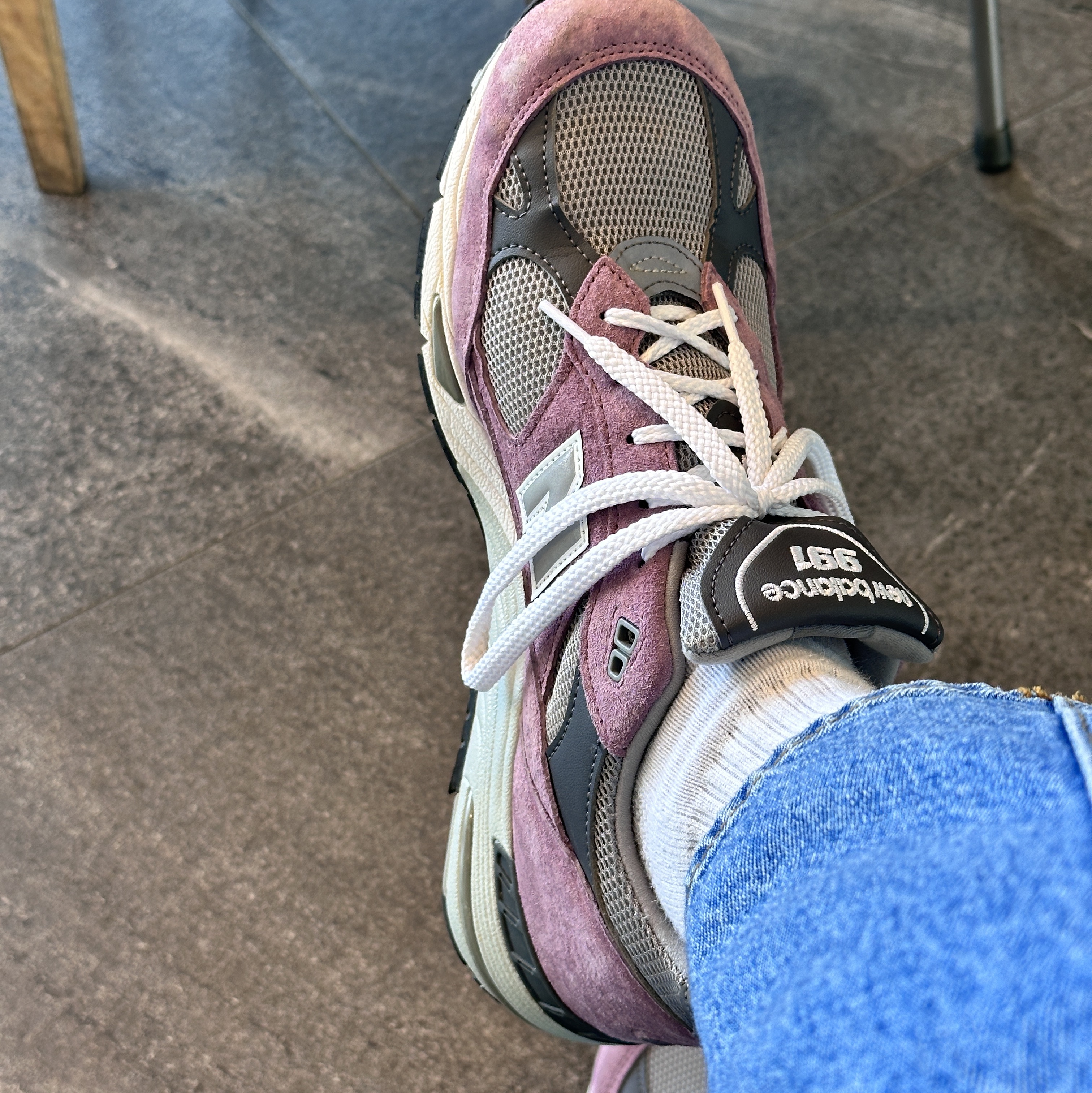 New Balance 991 Made in UK Pink Grey 착용 스타일