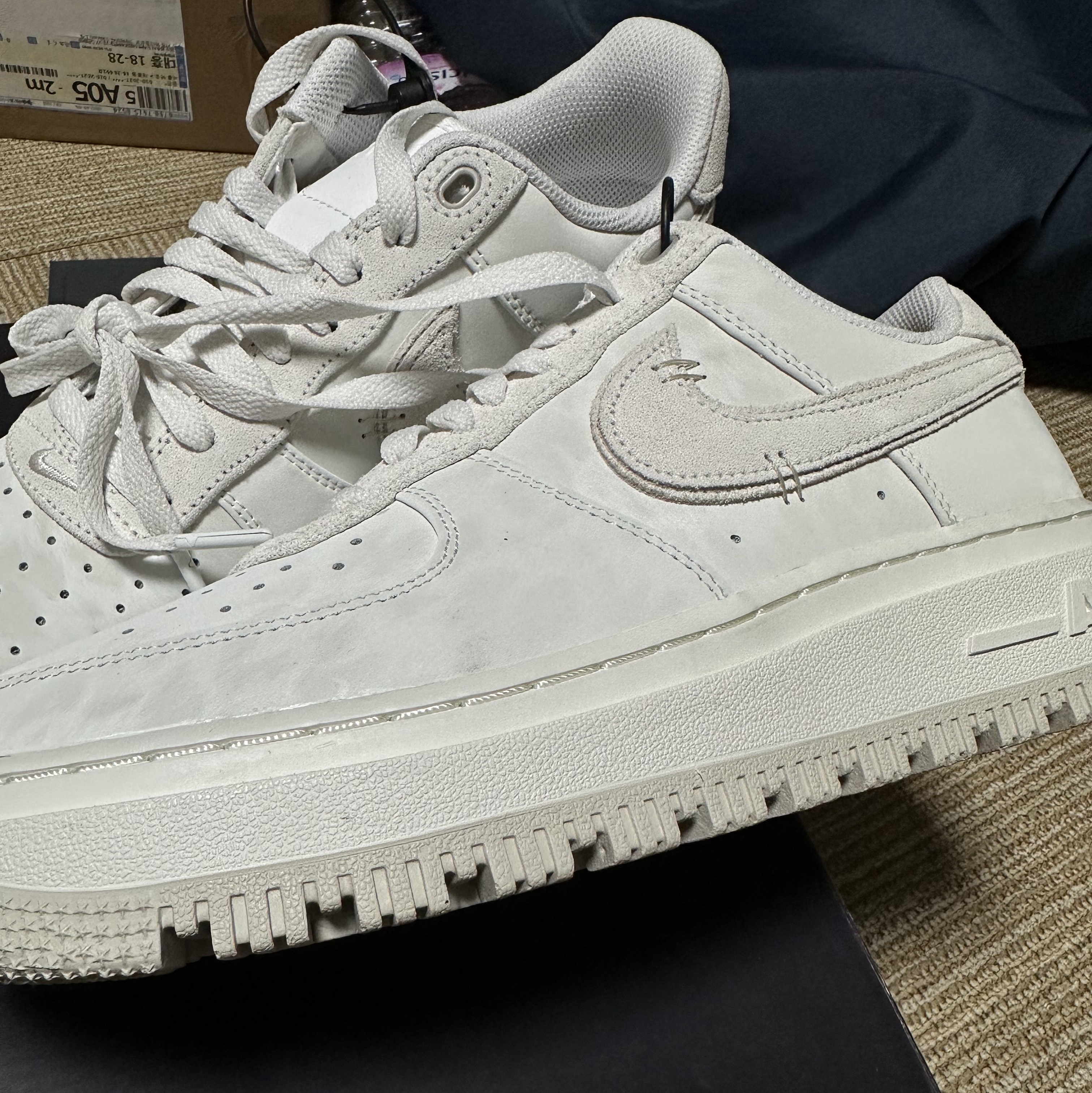 Nike Air Force 1 Luxe Summit White 착용 스타일 - 2