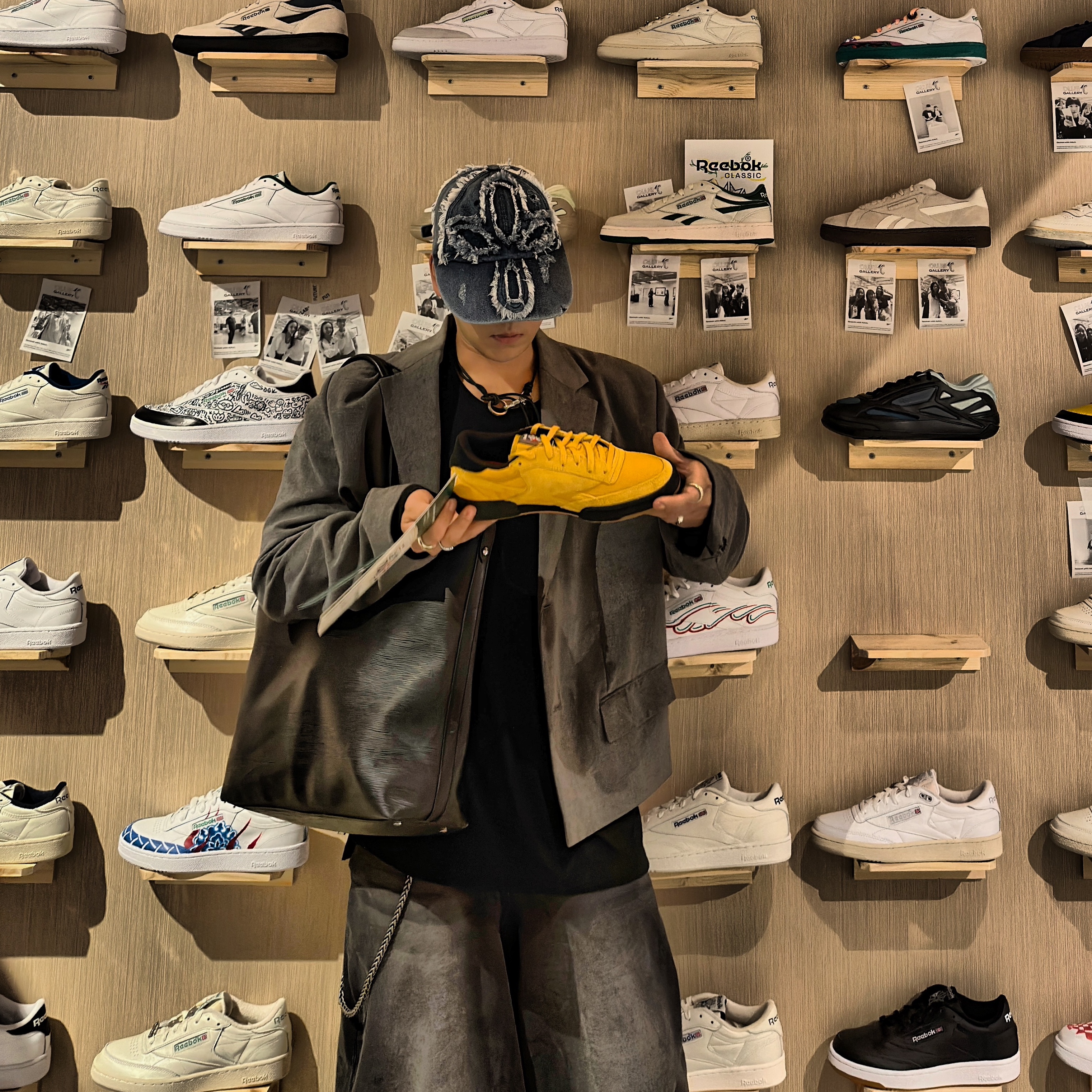 Reebok Club C 85 Vintage Chalk Glen Green, Our Legacy Ladon Leather Keychain Black 착용 스타일 - 3