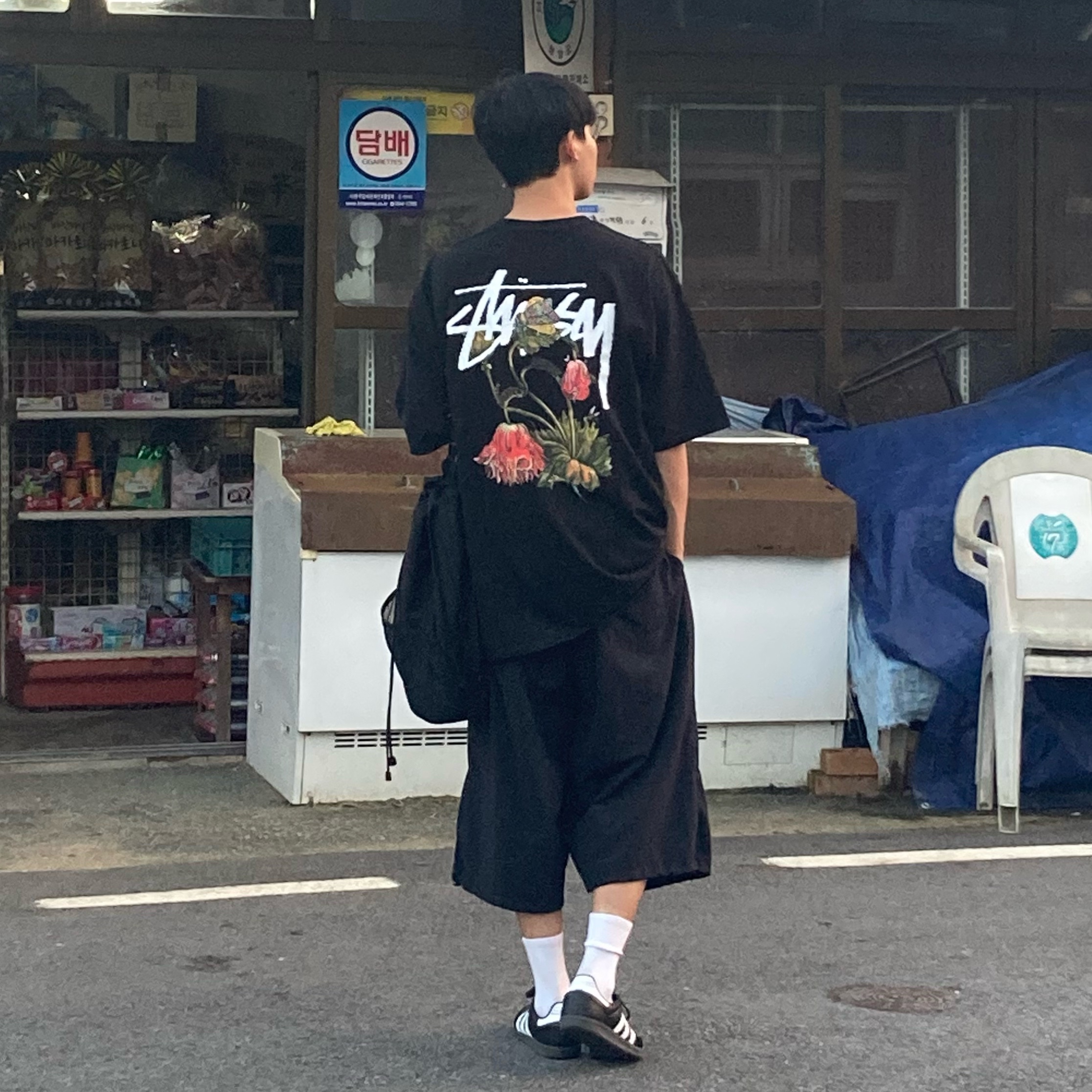Stussy Withered Flower T-Shirt Black, Adidas Samba ADV Black 착용 스타일