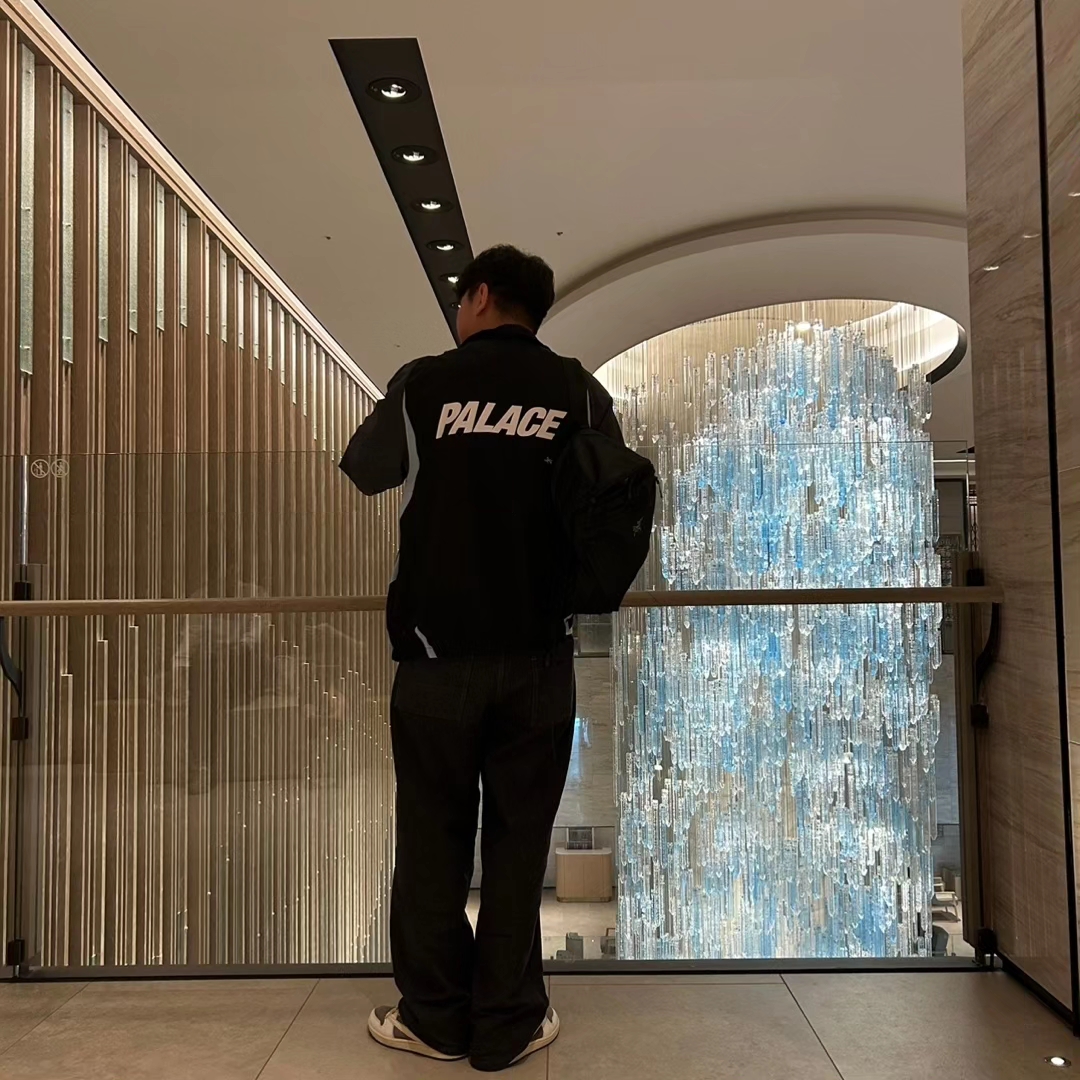 Palace Pro Shell Jacket Black - 23FW, Arc'teryx Heliad 15 Backpack Black 착용 스타일 - 2