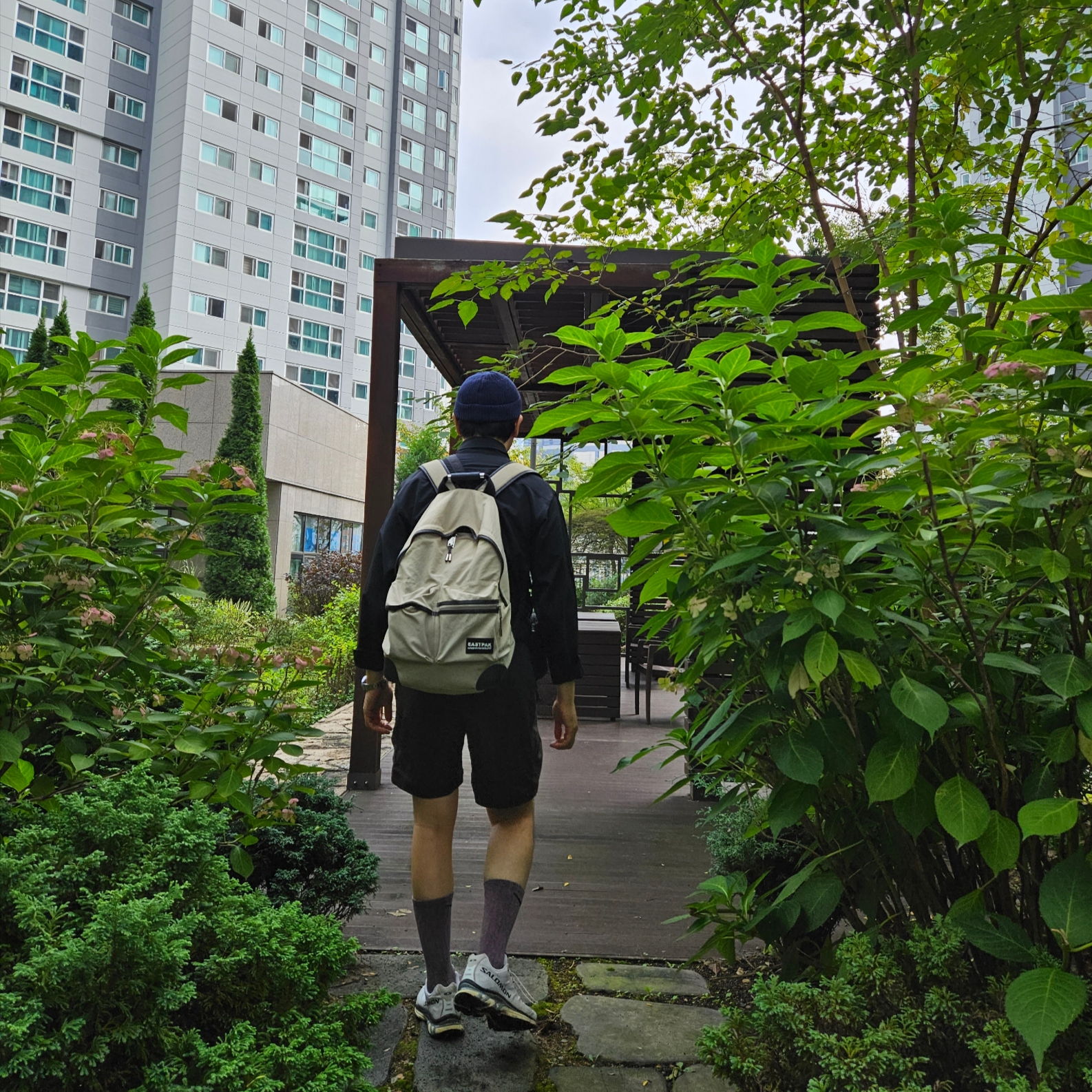 Salomon XT-4 White Lunar Rock, Nike ACG Smith Summit Cargo Pants Velvet Brown - Asia 착용 스타일 - 2