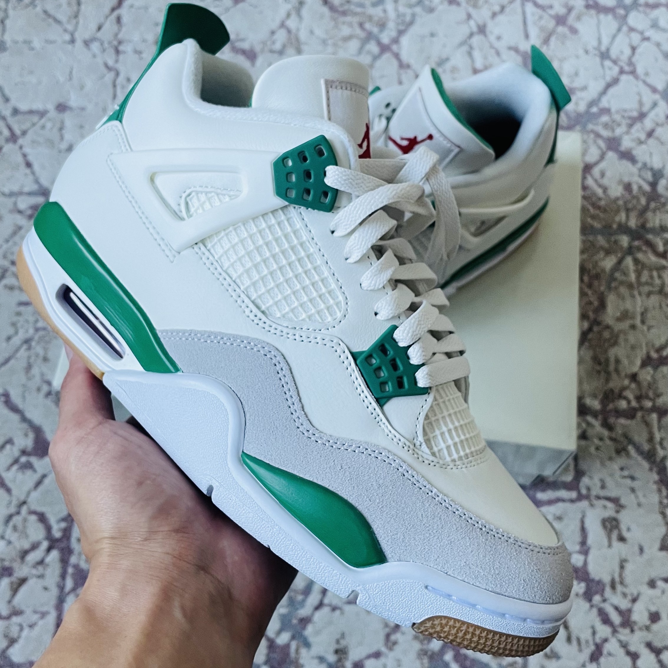 Jordan 4 x Nike SB Retro SP Pine Green 착용 스타일