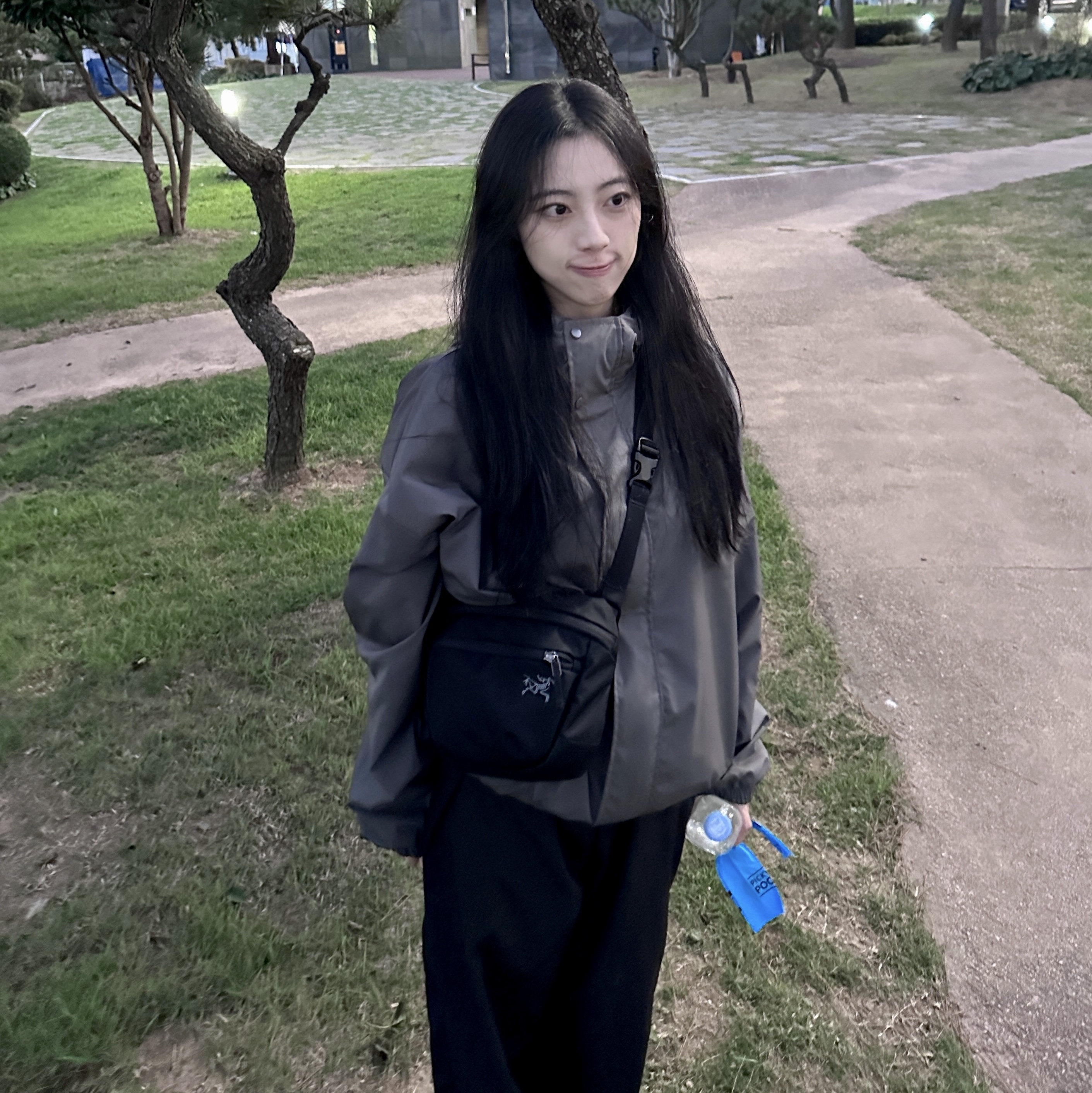 Arc'teryx Mantis 2 Waistpack Black, (J) Adidas Superstar Black White 착용 스타일