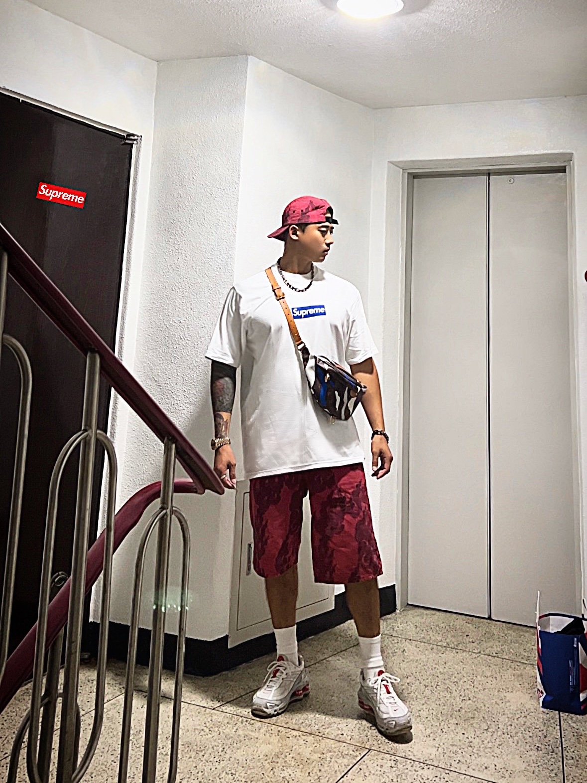 Supreme Flames Jacquard Denim Camp Cap Washed Red - 23SS, Supreme Flames Jacquard Baggy Denim Shorts Washed Red - 23SS 착용 스타일 - 3