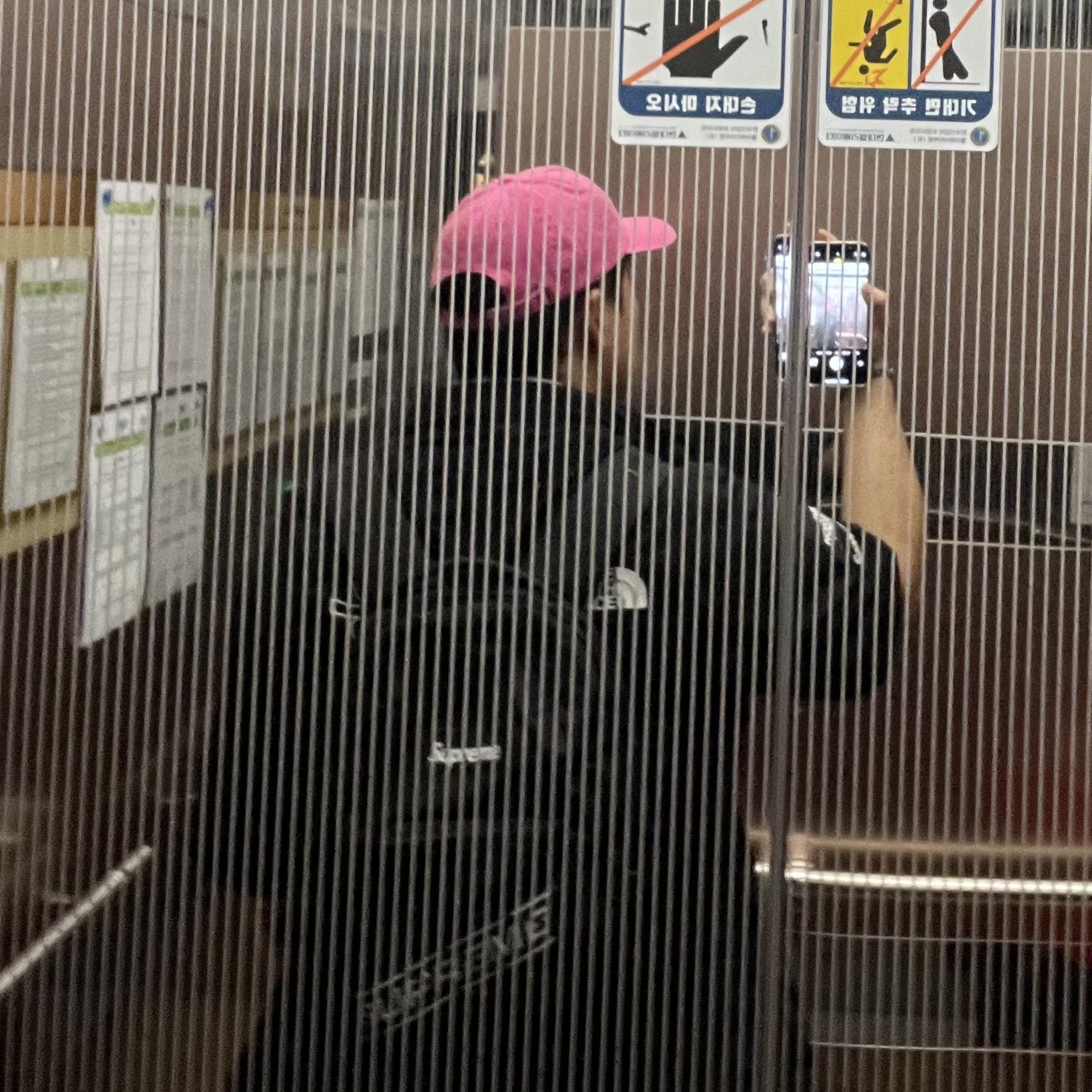 Supreme Backpack Black - 23FW, Supreme x The North Face Trekking Convertible Jacket Black - 22SS 착용 스타일 - 2