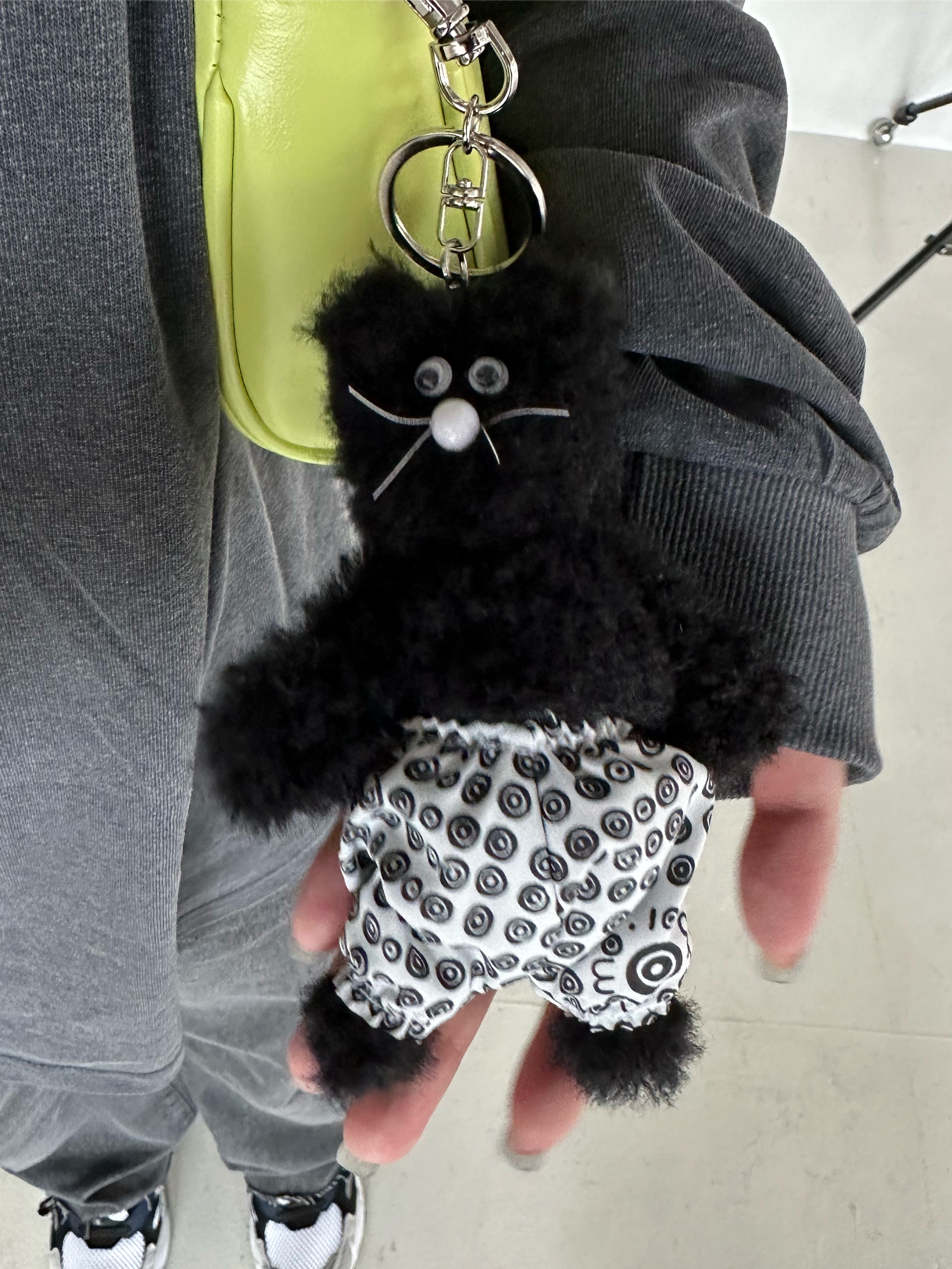 Monamhee x 10 Corso Como Bianco Keyring Black 착용 스타일