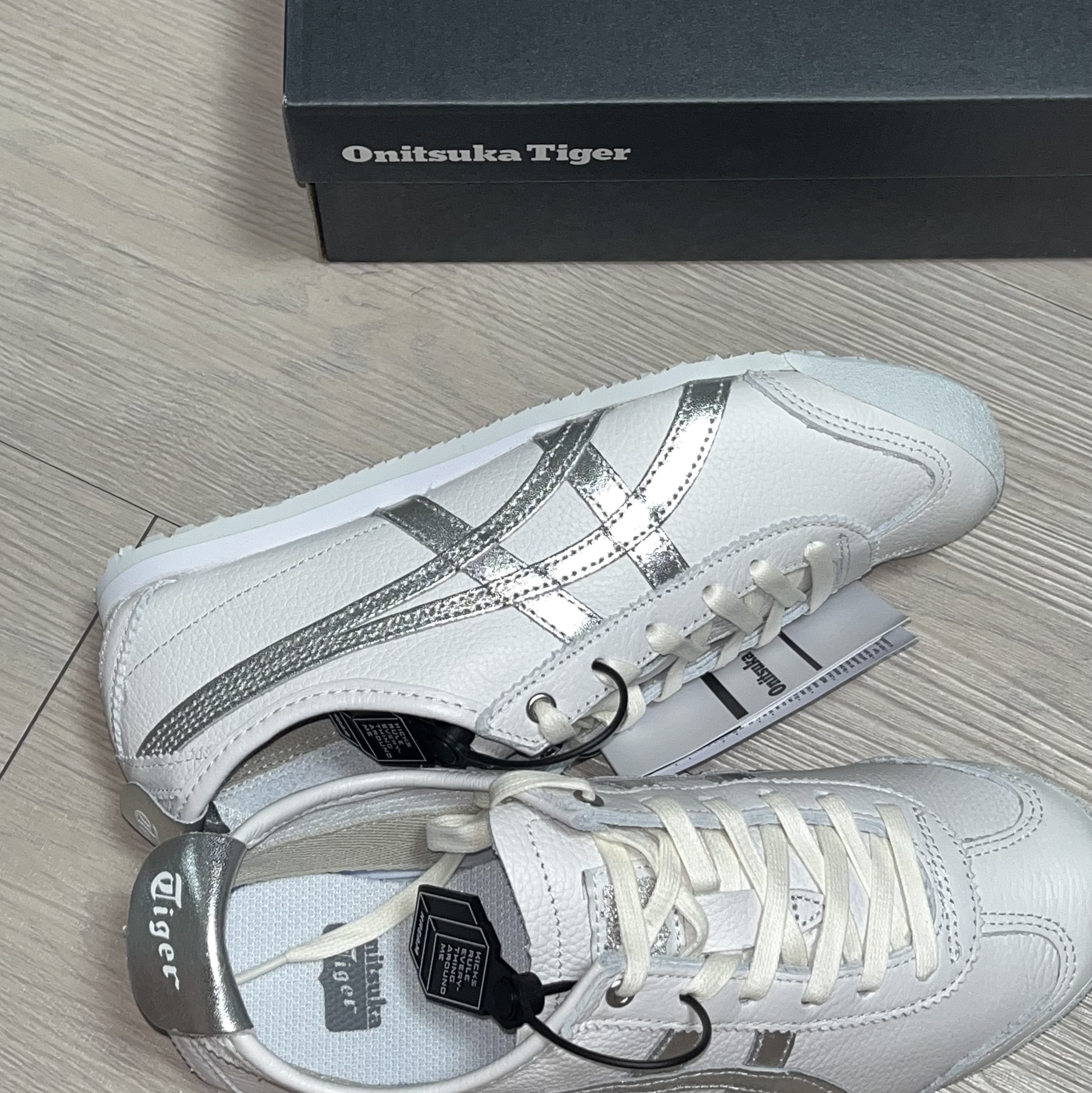 Onitsuka Tiger Mexico 66 White Silver 착용 스타일