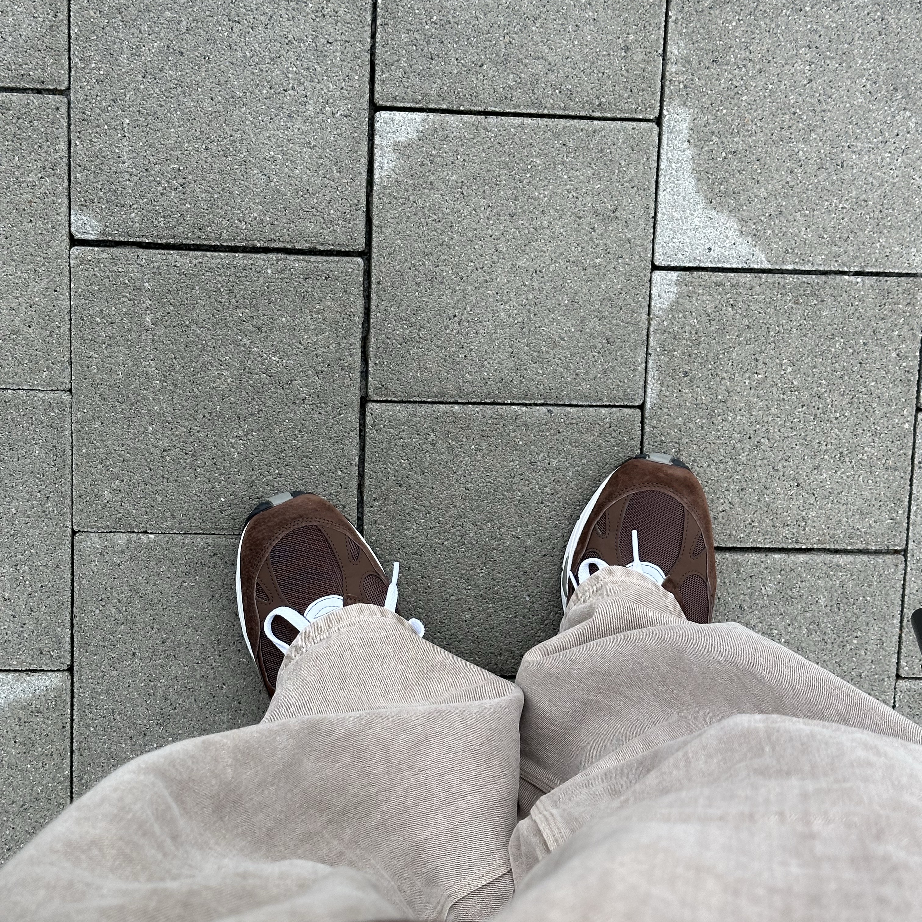 New Balance 991 Made in UK Mocha Brown 착용 스타일 - 3