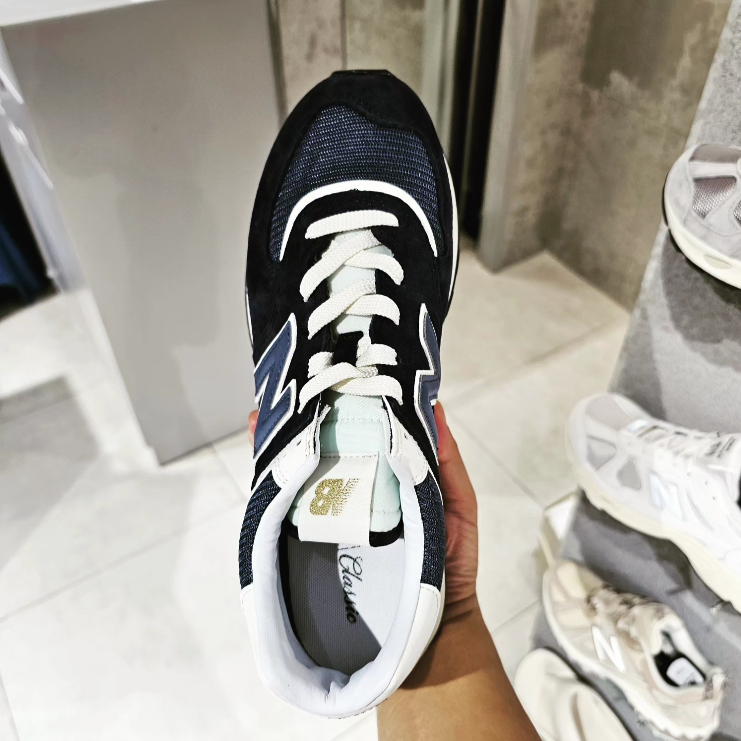 New Balance 574 Legacy Navy 착용 스타일 - 1