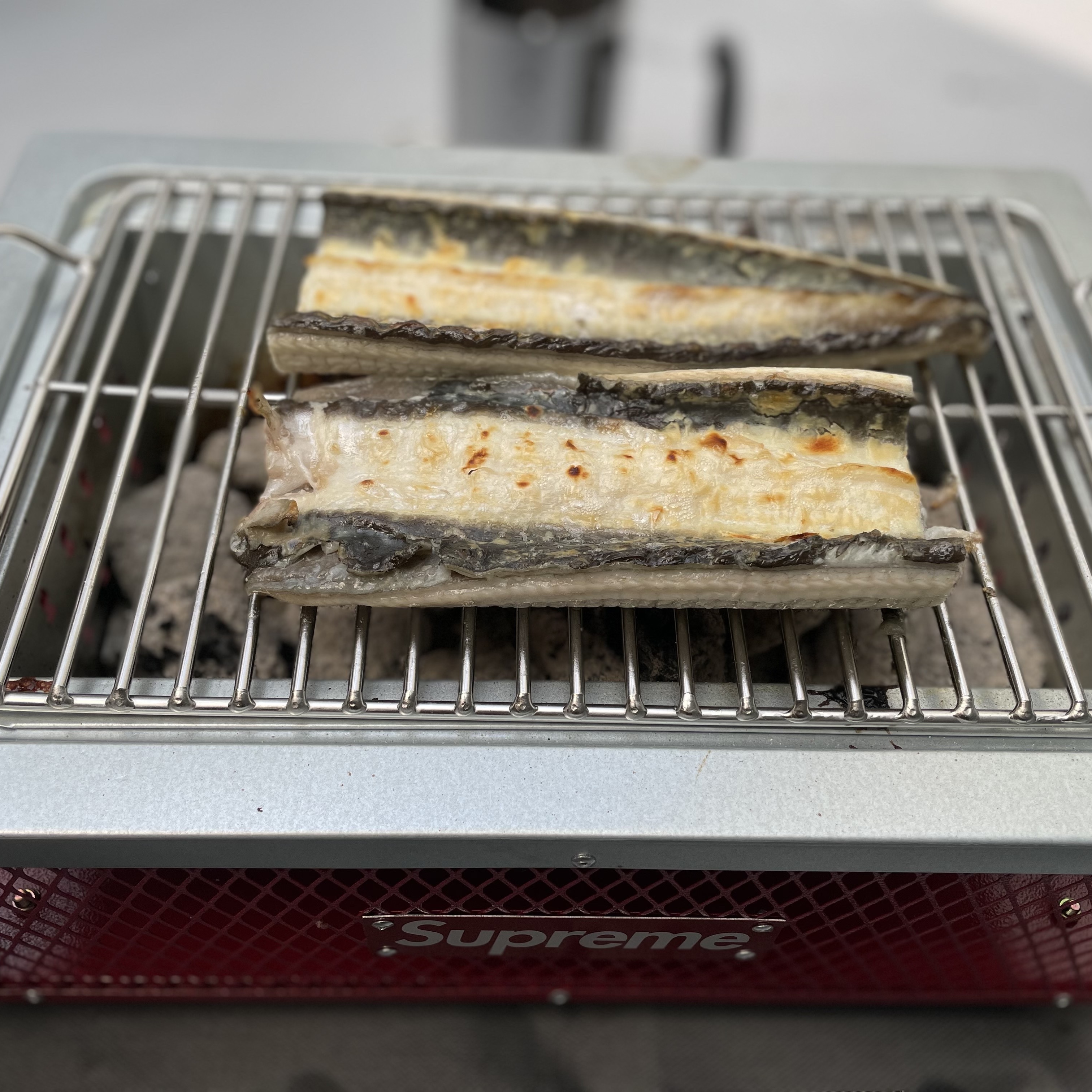 Supreme x Coleman Charcoal Grill Red - 23SS 착용 스타일 - 2
