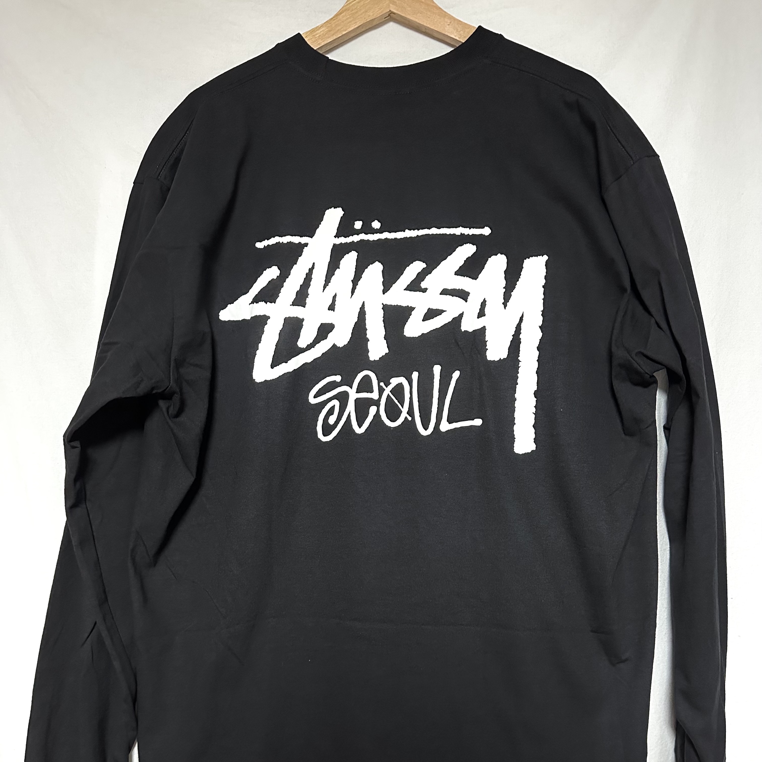 Stussy Stock Seoul LS T-Shirt Black 2023 착용 스타일 - 2