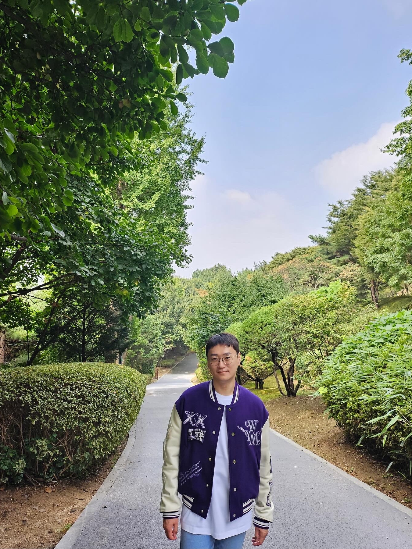 Wooyoungmi Flower Print Back Logo T-Shirt White - 23FW, Wooyoungmi Varsity Jacket Violet - 23SS 착용 스타일 - 1