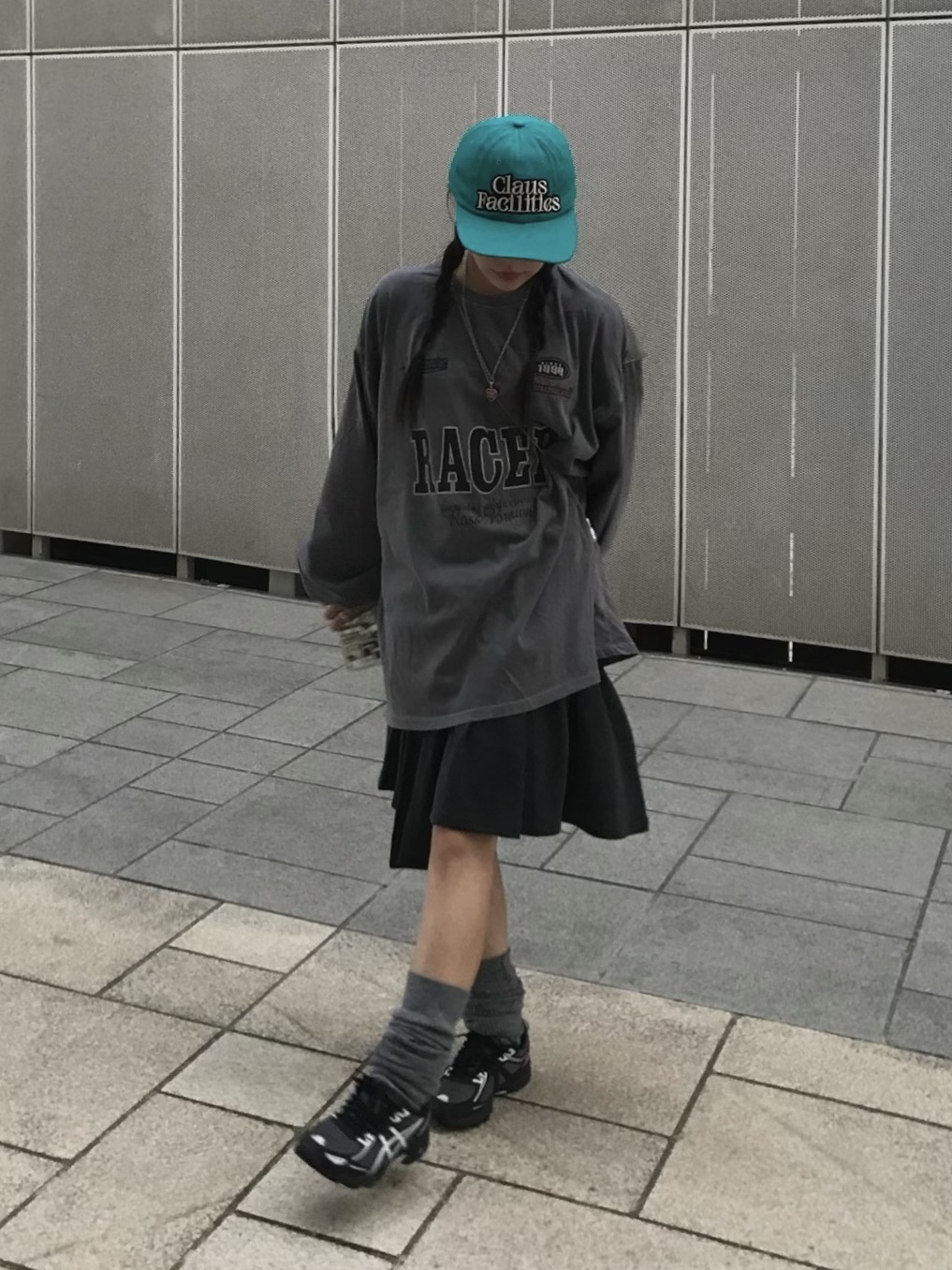 Asics Gel-Venture 6 Carrier Grey, Human Made Five Heart Necklace Silver 착용 스타일 - 1