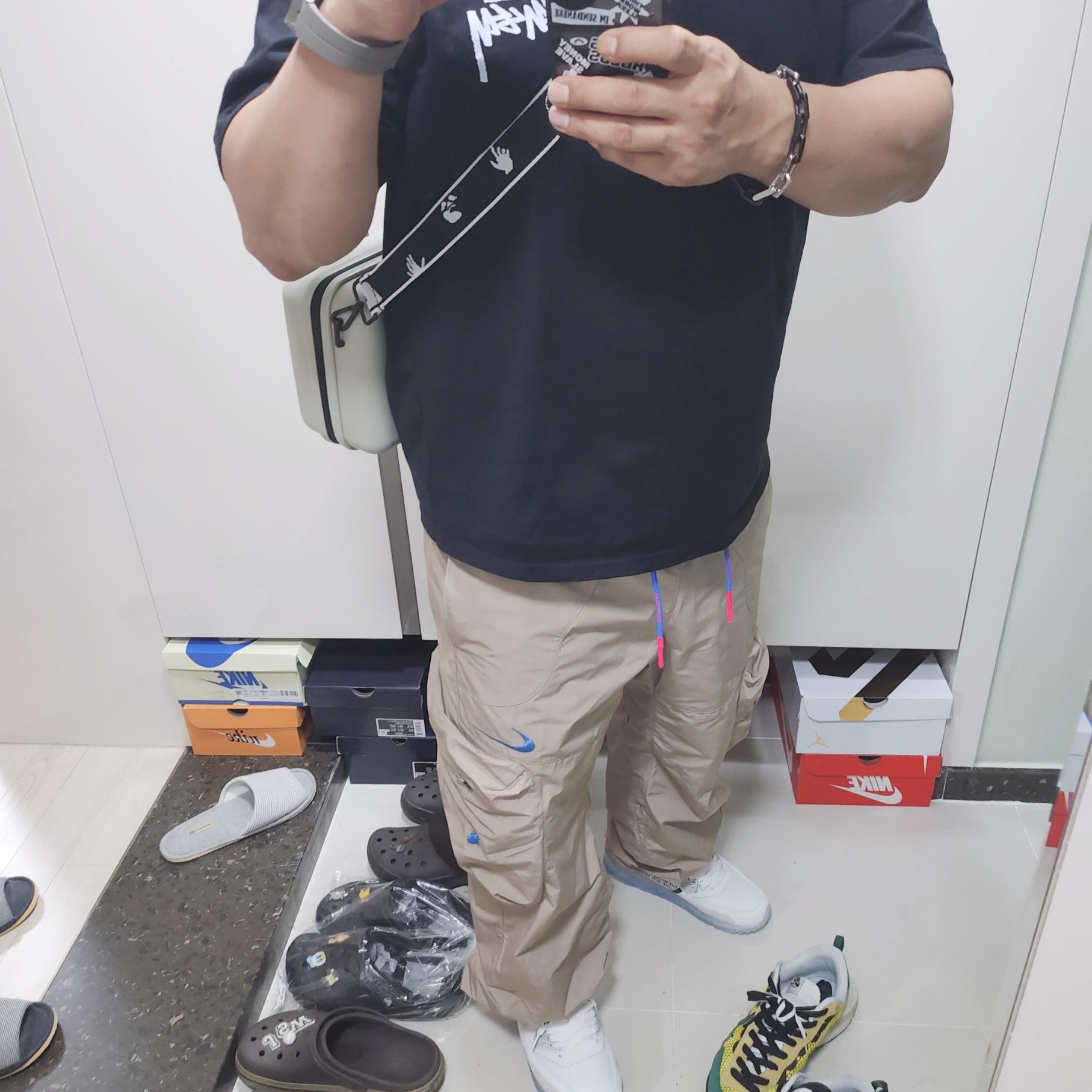 Nike x Off-White NRG Track Suit Khaki - Asia, Off-White x Amore Pacific Protection Box (Without Cosmetics) 착용 스타일