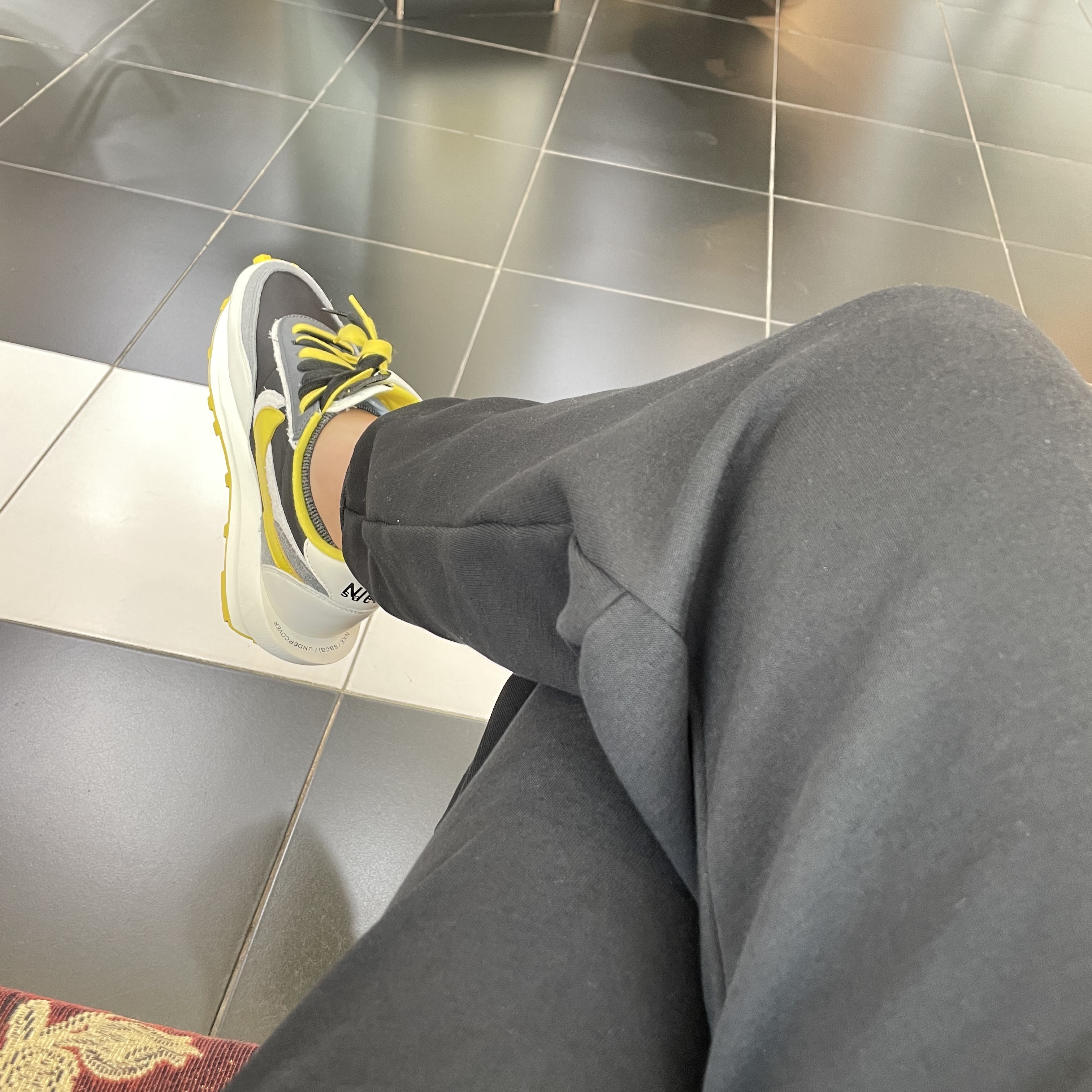 Nike x Sacai x Undercover LDWaffle Black Bright Citron 착용 스타일 - 2