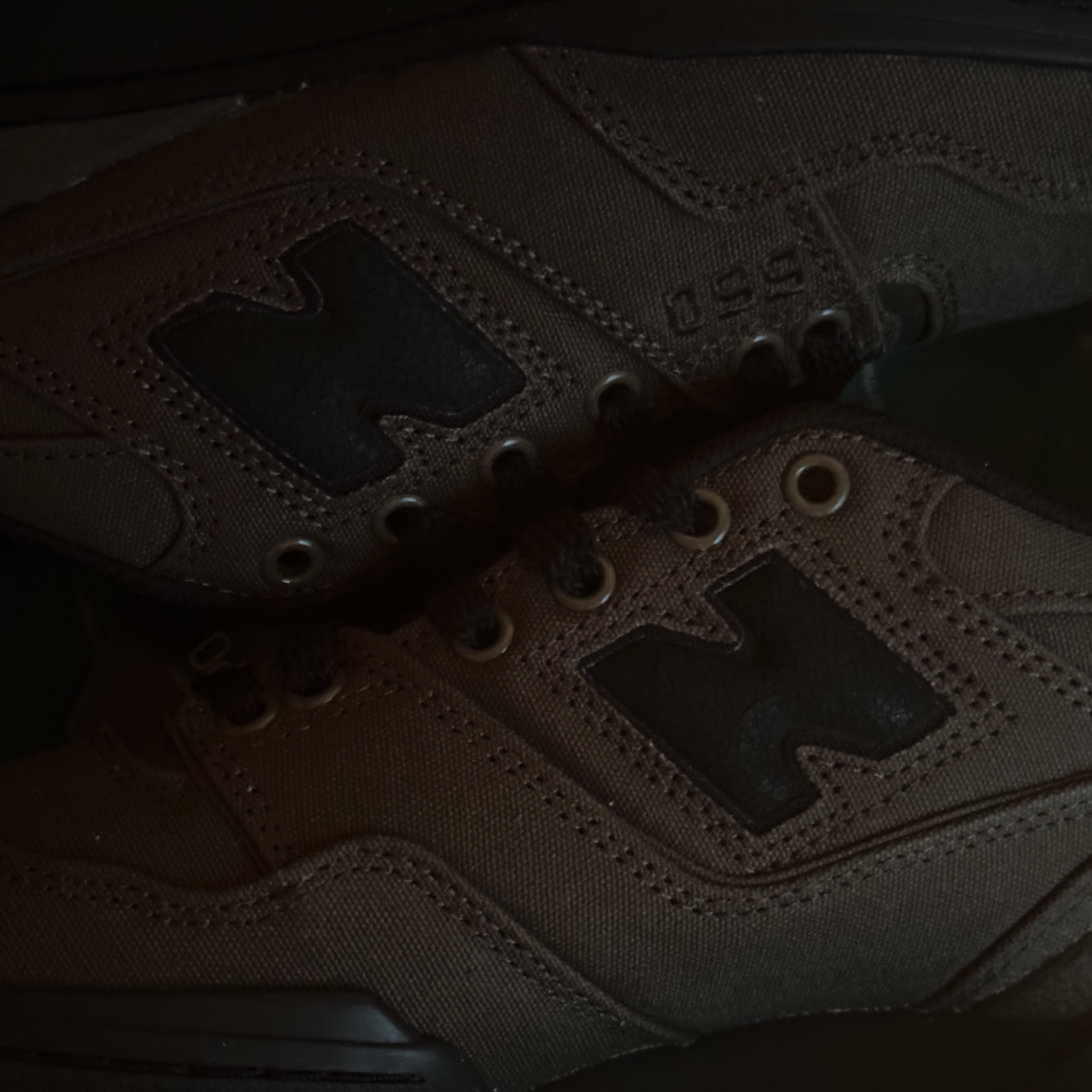 New Balance x Thisisneverthat 550 Brown Black 착용 스타일 - 2