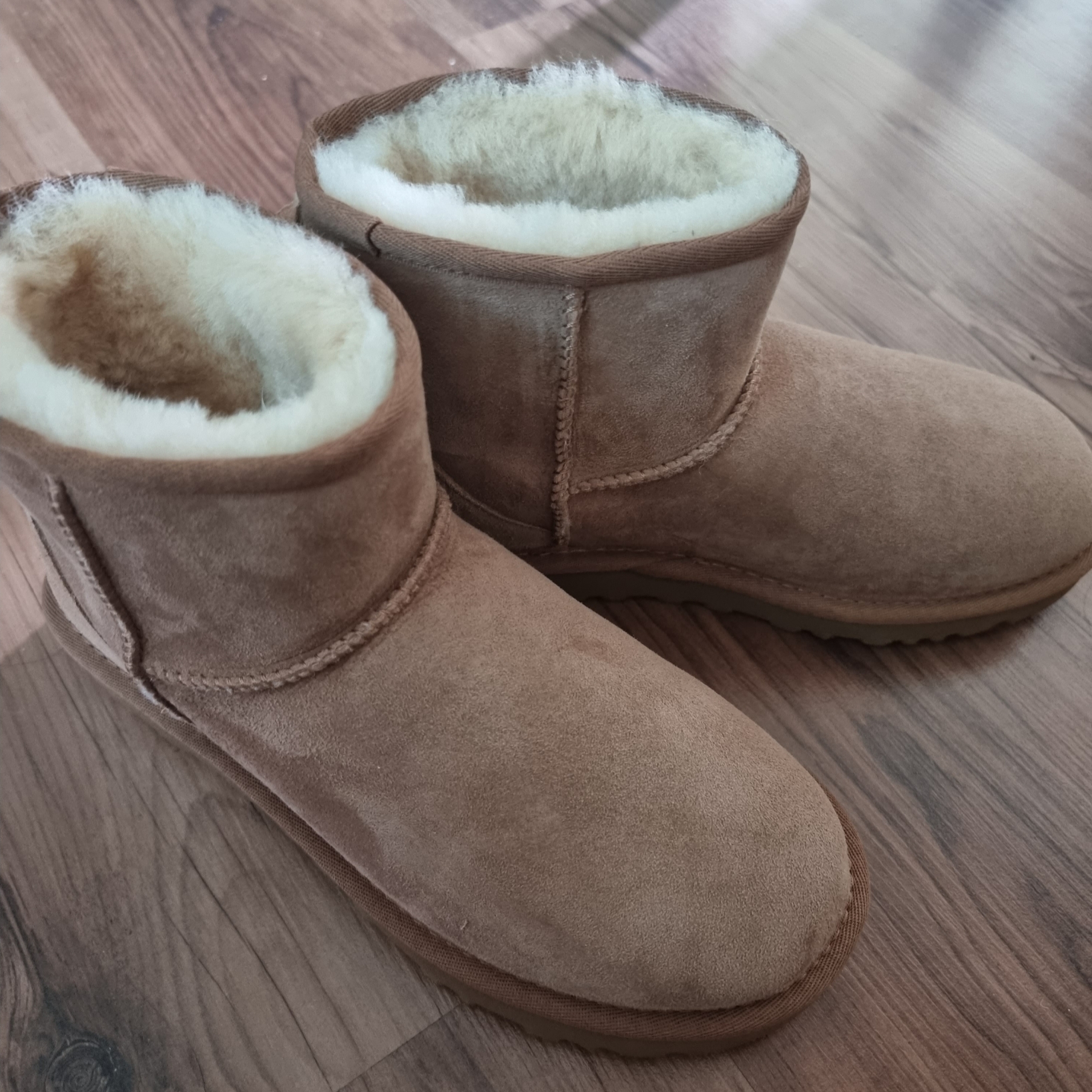 (W) UGG Classic Mini II Boots Chestnut 착용 스타일 - 2