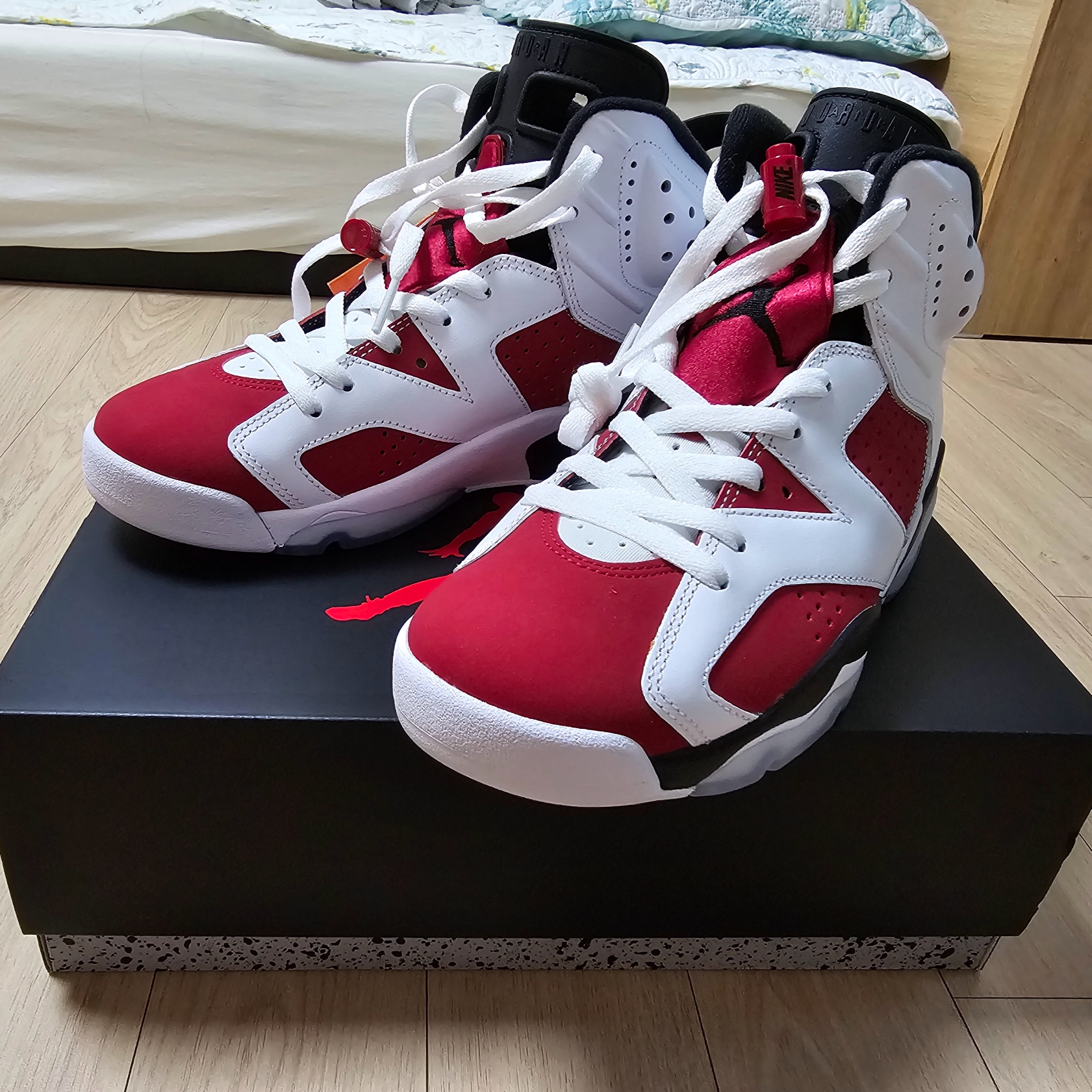 Jordan 6 Retro Carmine 2021 착용 스타일 - 1