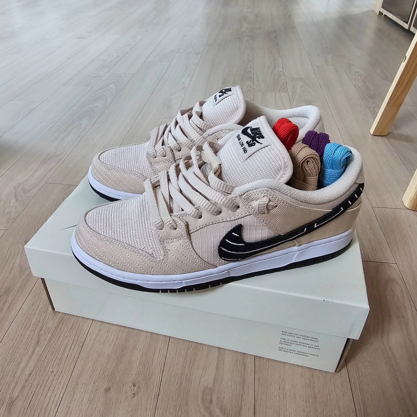 Nike x Albino & Preto SB Dunk Low Fossil Black 착용 스타일 - 1