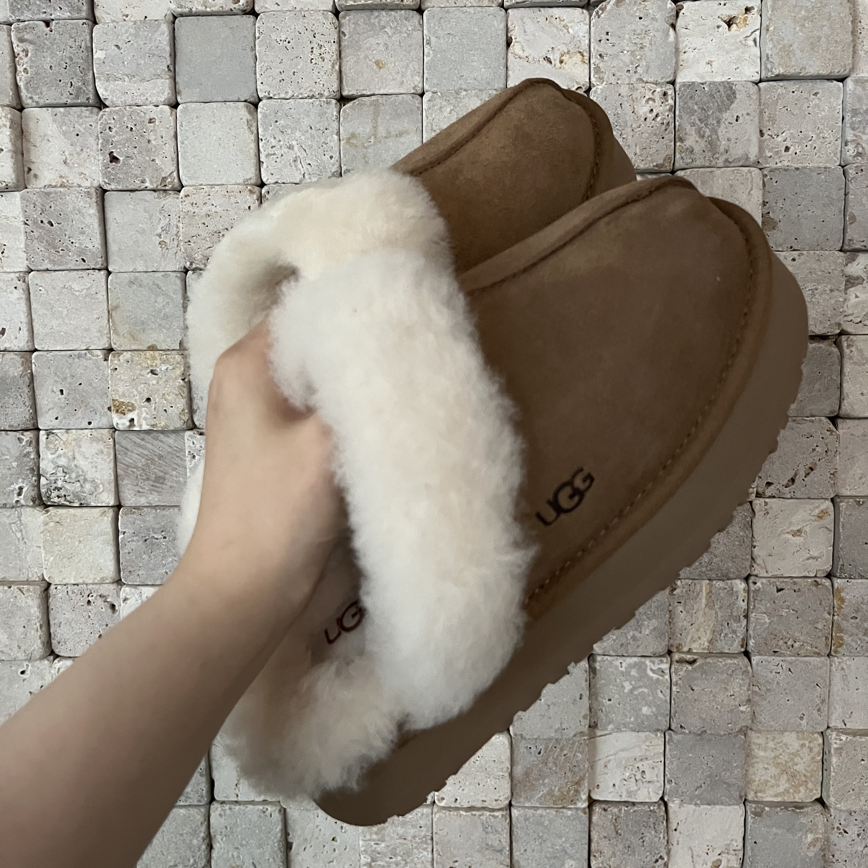 (W) UGG Disquette Slipper Chestnut 착용 스타일