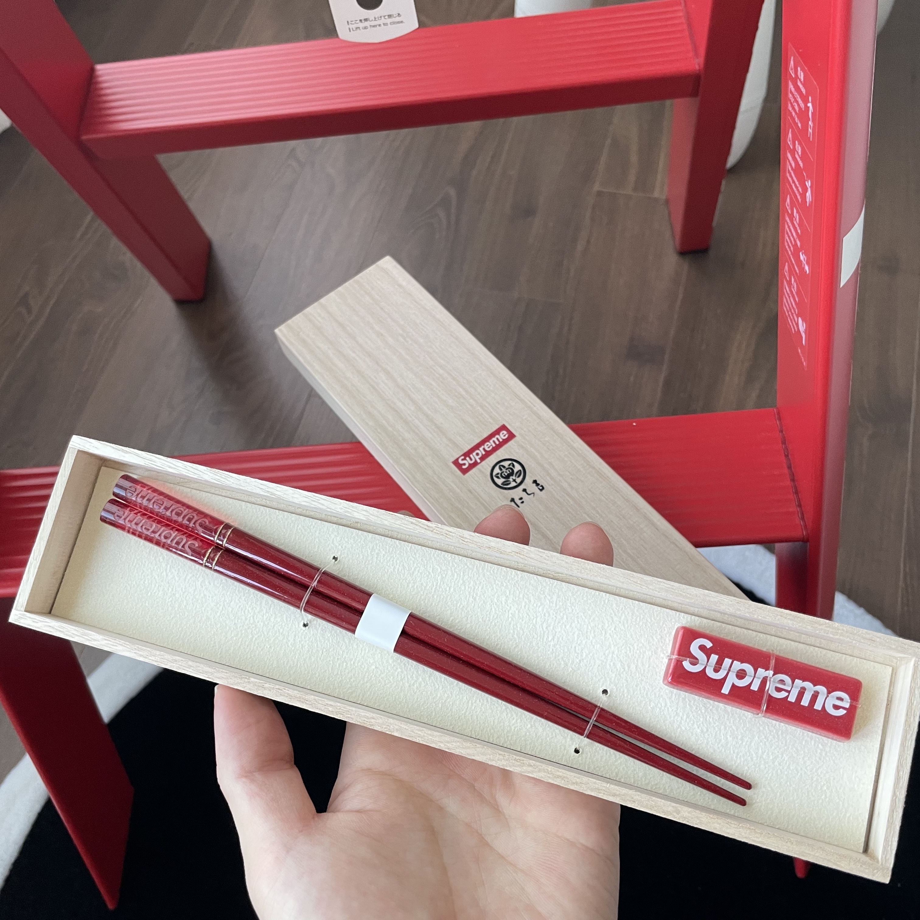 Supreme Chopstick Set Red - 23FW, Supreme Lucano Step Ladder Red - 18FW 착용 스타일 - 1