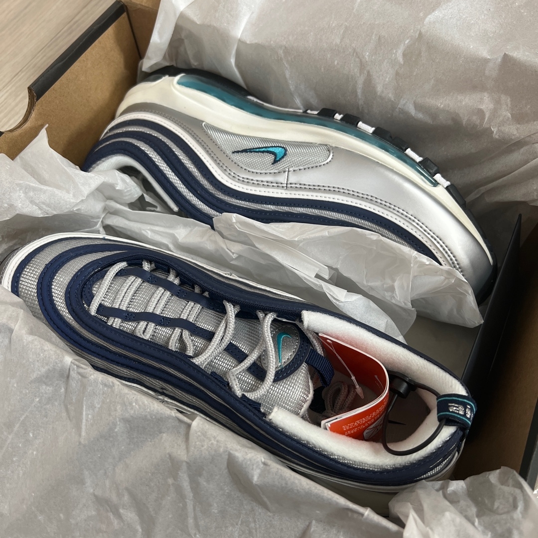 Nike Air Max 97 OG Metallic Silver and Chlorine Blue 착용 스타일 - 2