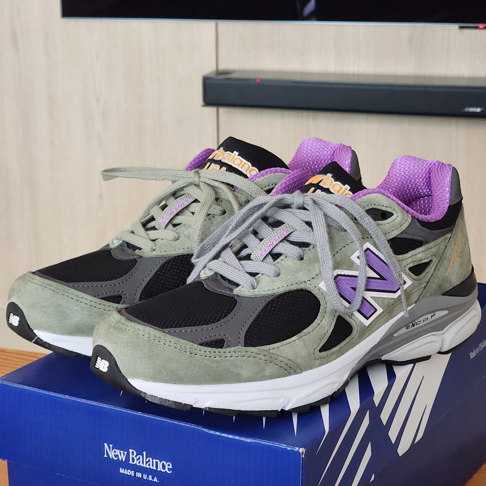 New Balance 990v3 Made in USA Olive Leaf Black 착용 스타일